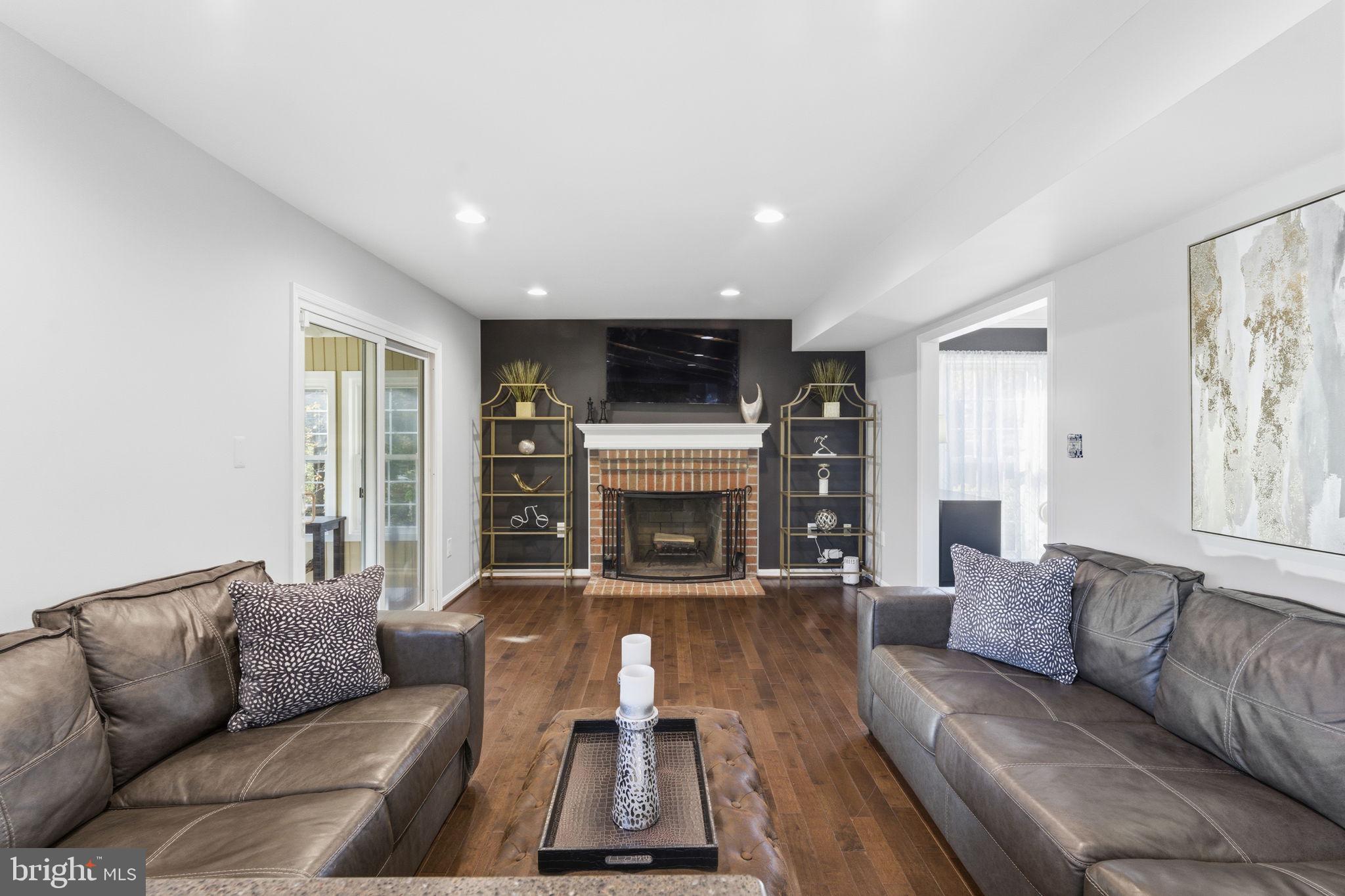 ASHBURN VILLAGE - Residential