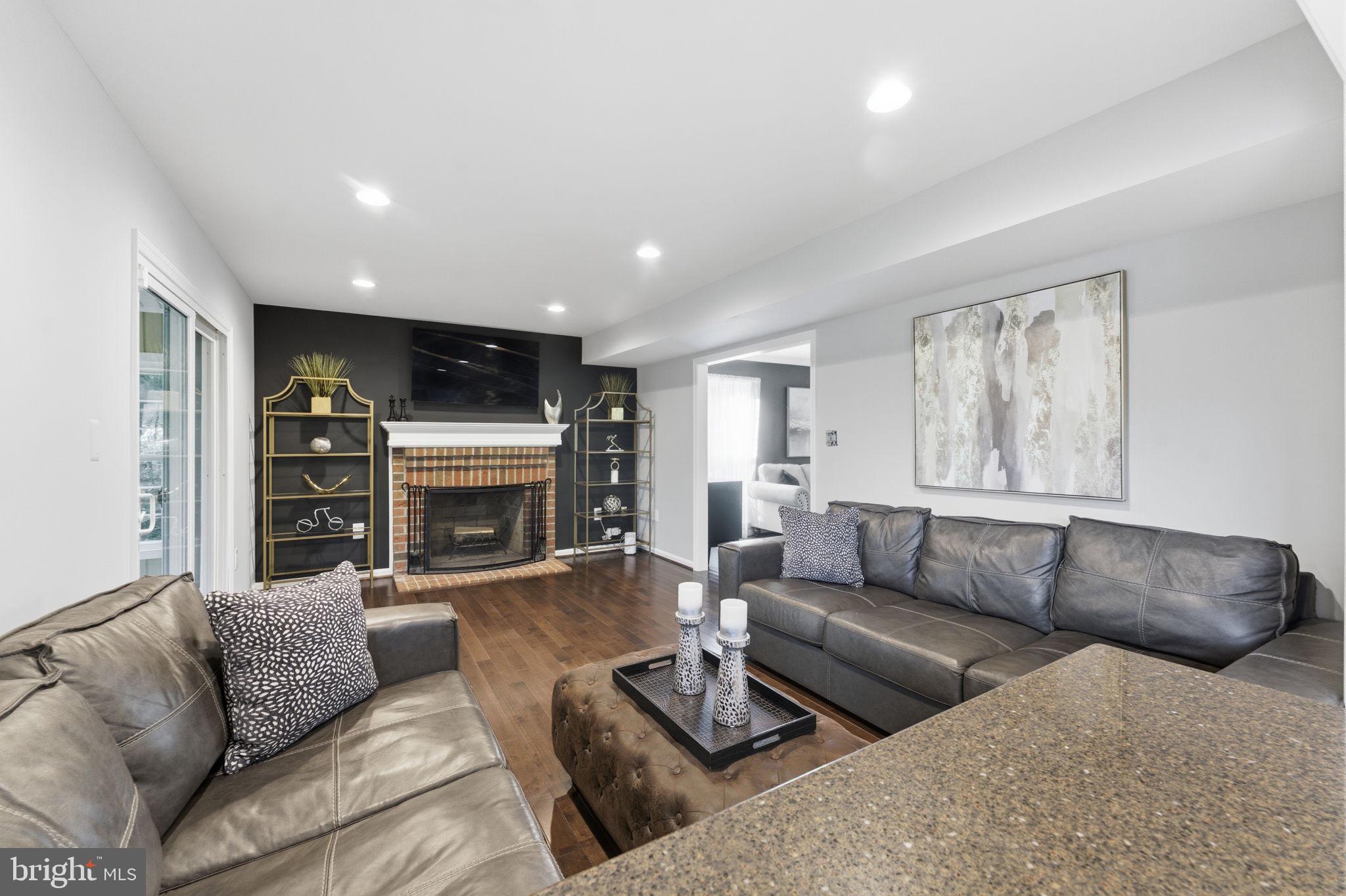 ASHBURN VILLAGE - Residential