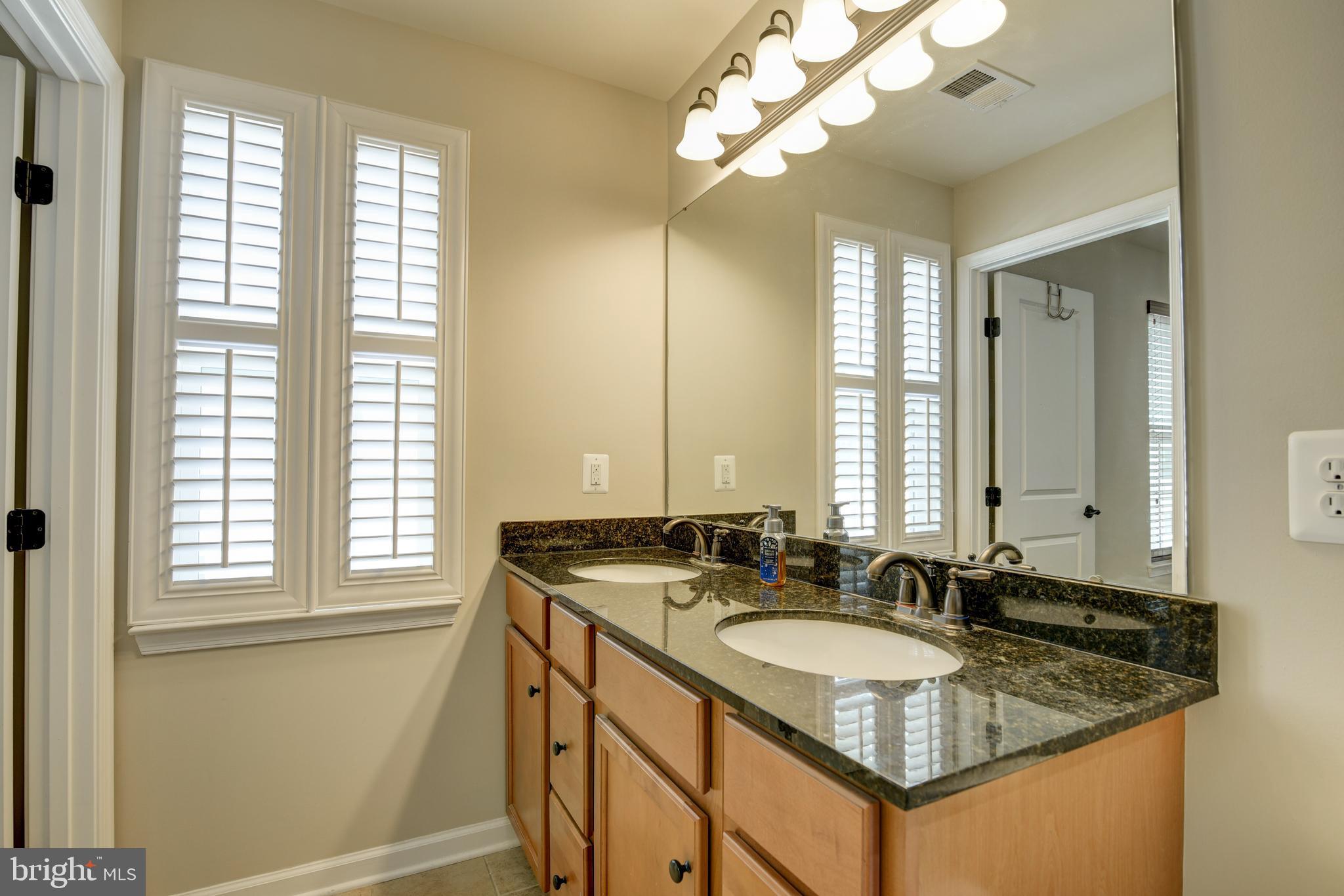 HEATHCOTE COMMONS CONDOMINIUMS - Residential Lease