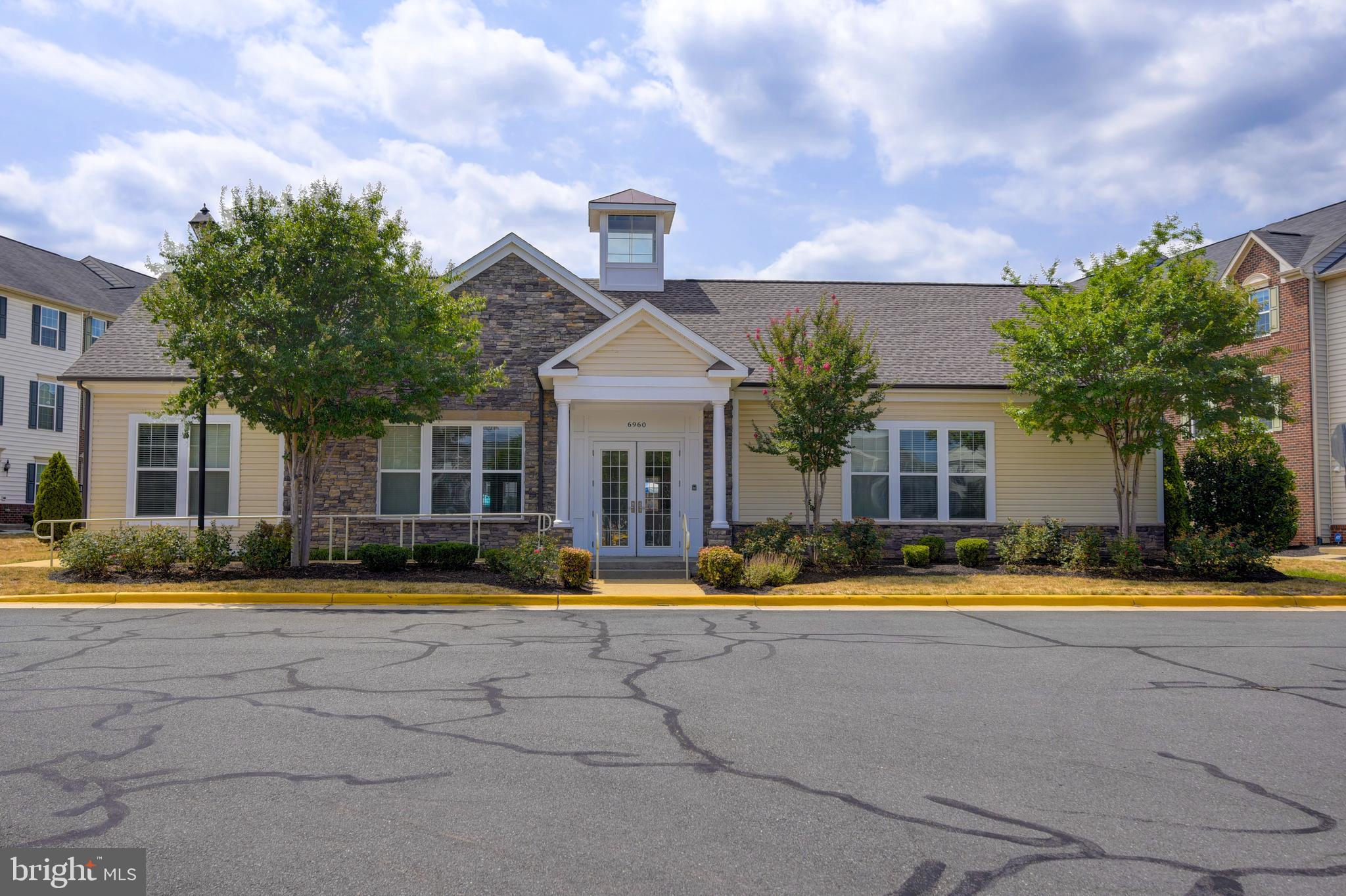 HEATHCOTE COMMONS CONDOMINIUMS - Residential Lease