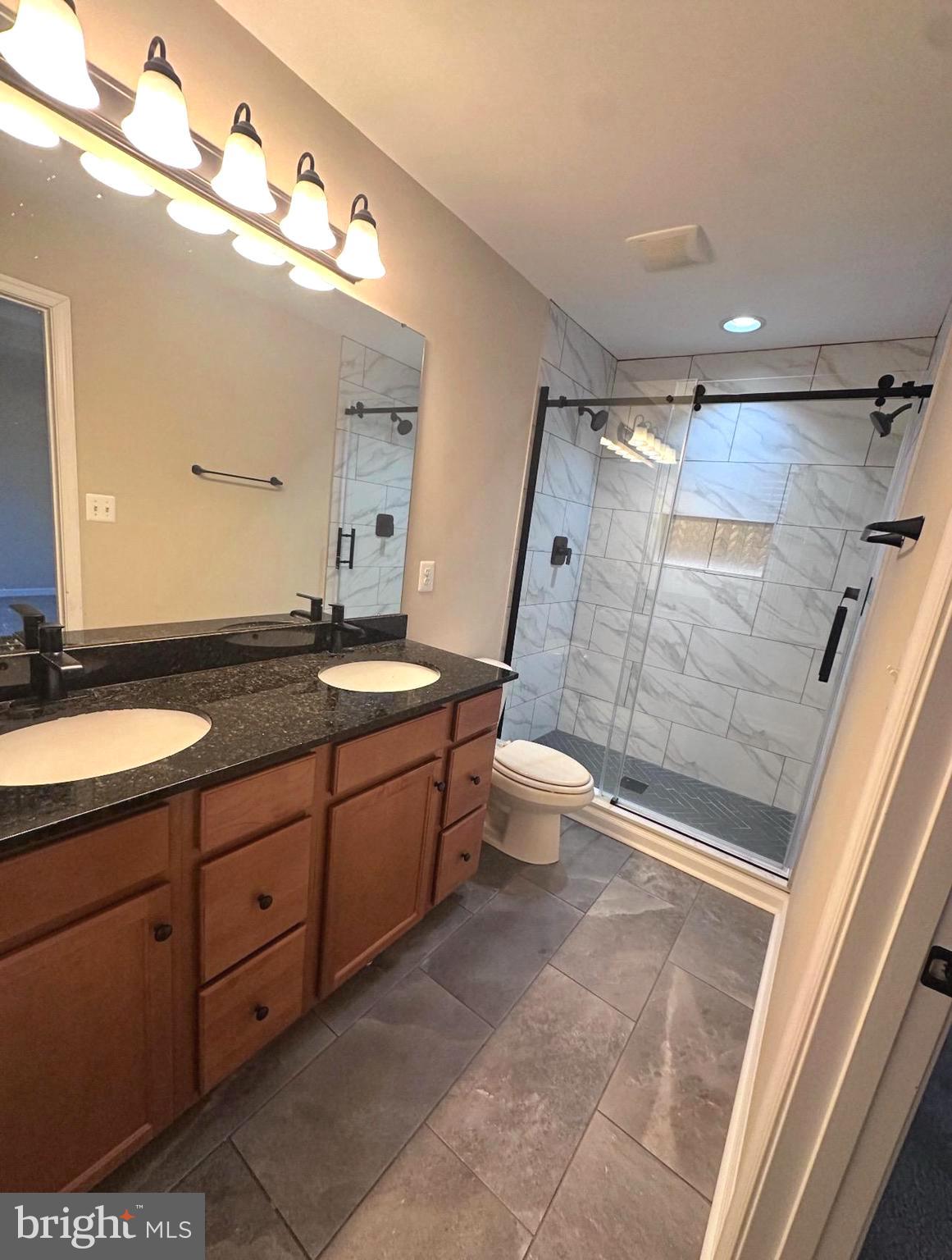 HEATHCOTE COMMONS CONDOMINIUMS - Residential Lease