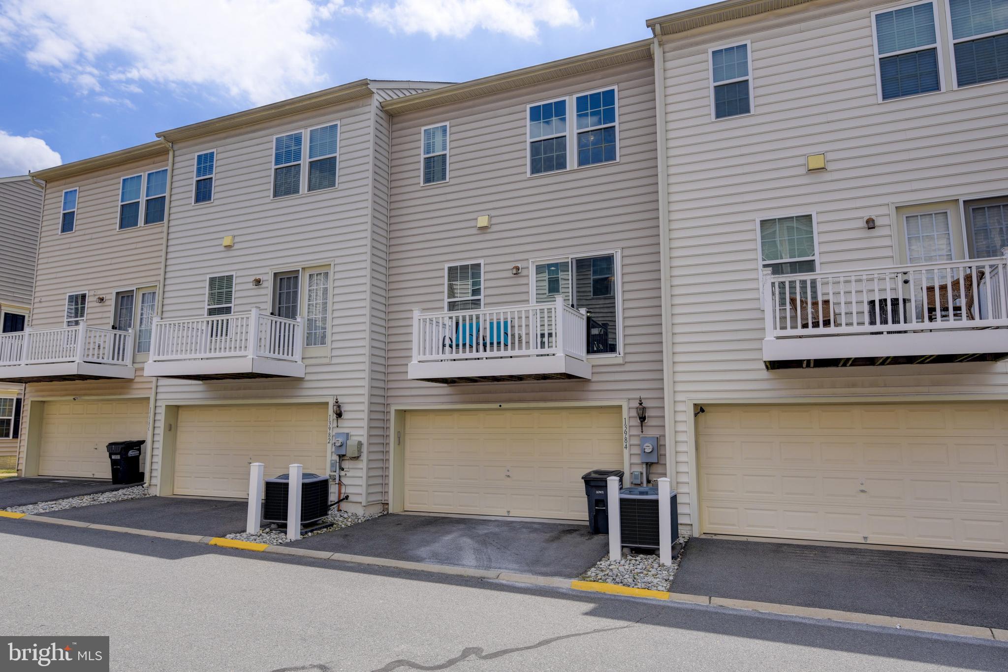 HEATHCOTE COMMONS CONDOMINIUMS - Residential Lease