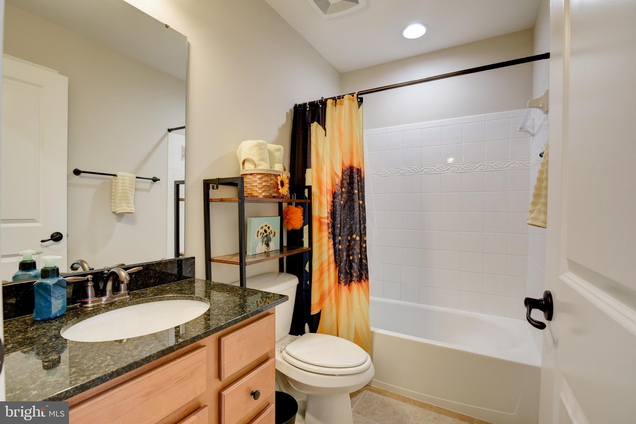 HEATHCOTE COMMONS CONDOMINIUMS - Residential Lease