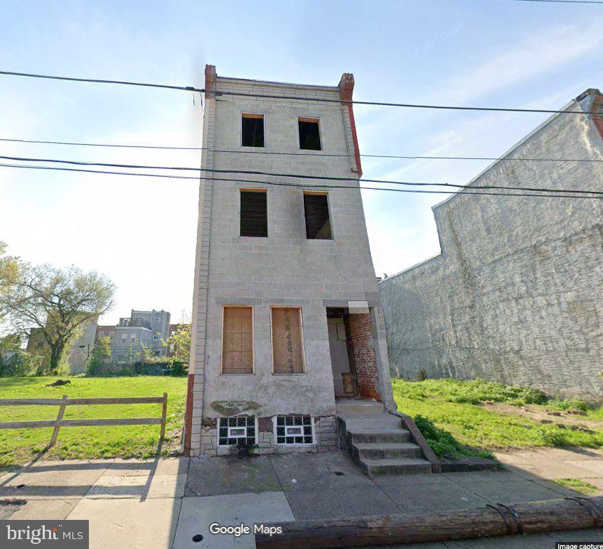 2221 N UBER STREET