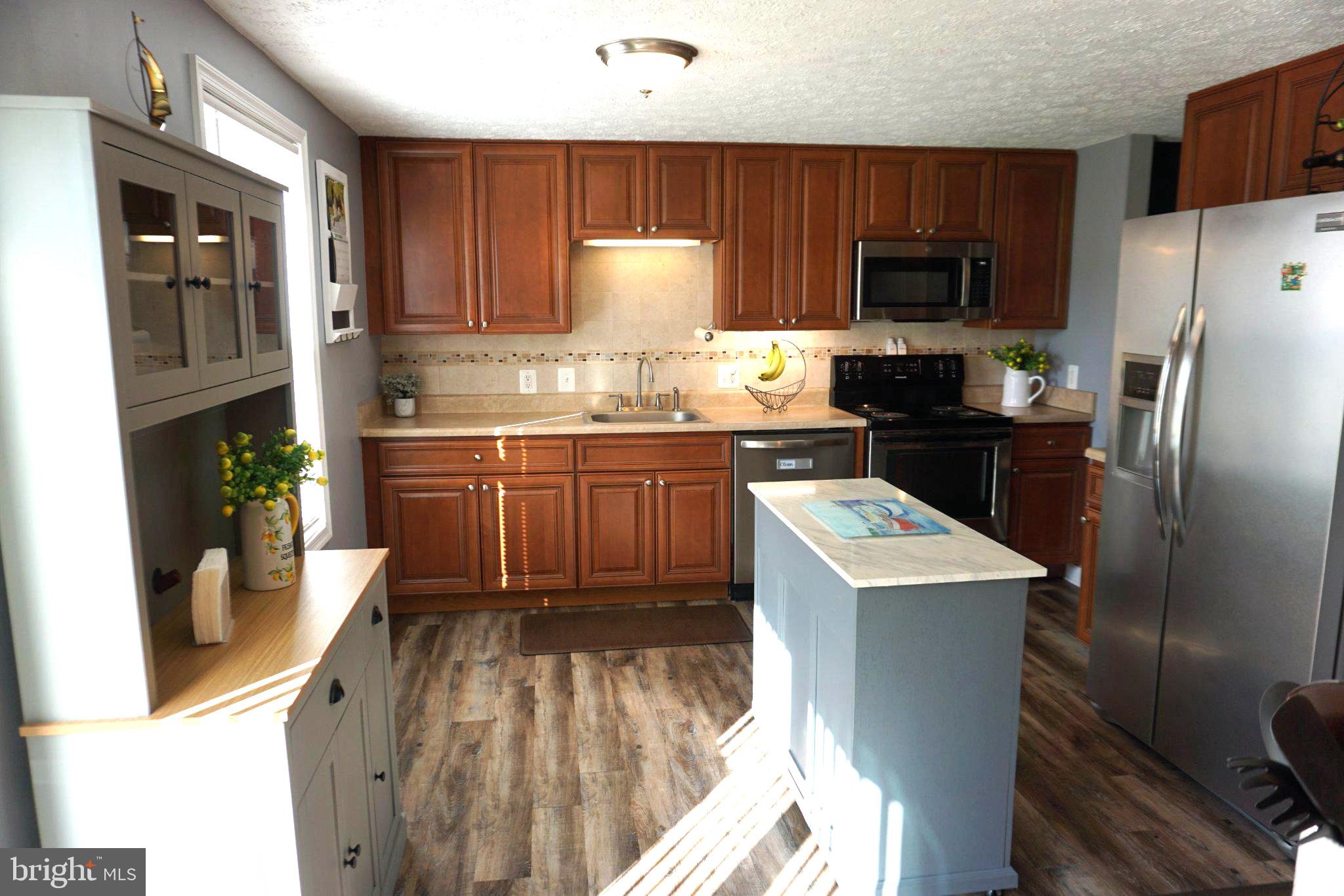 100 SHELL COVE COURT
