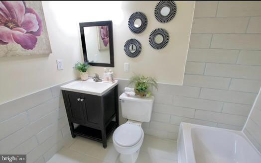 THOMPSONS PURCHASE - Residential Lease