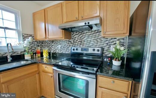 THOMPSONS PURCHASE - Residential Lease