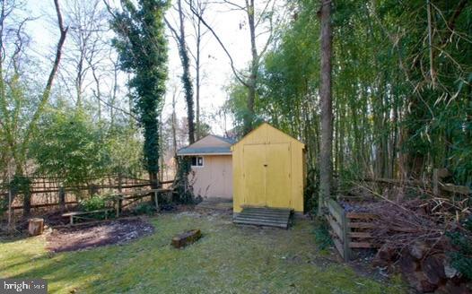 THOMPSONS PURCHASE - Residential Lease