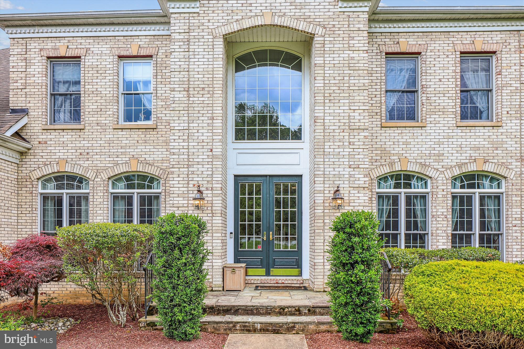 4 HIDDEN PONDS COURT