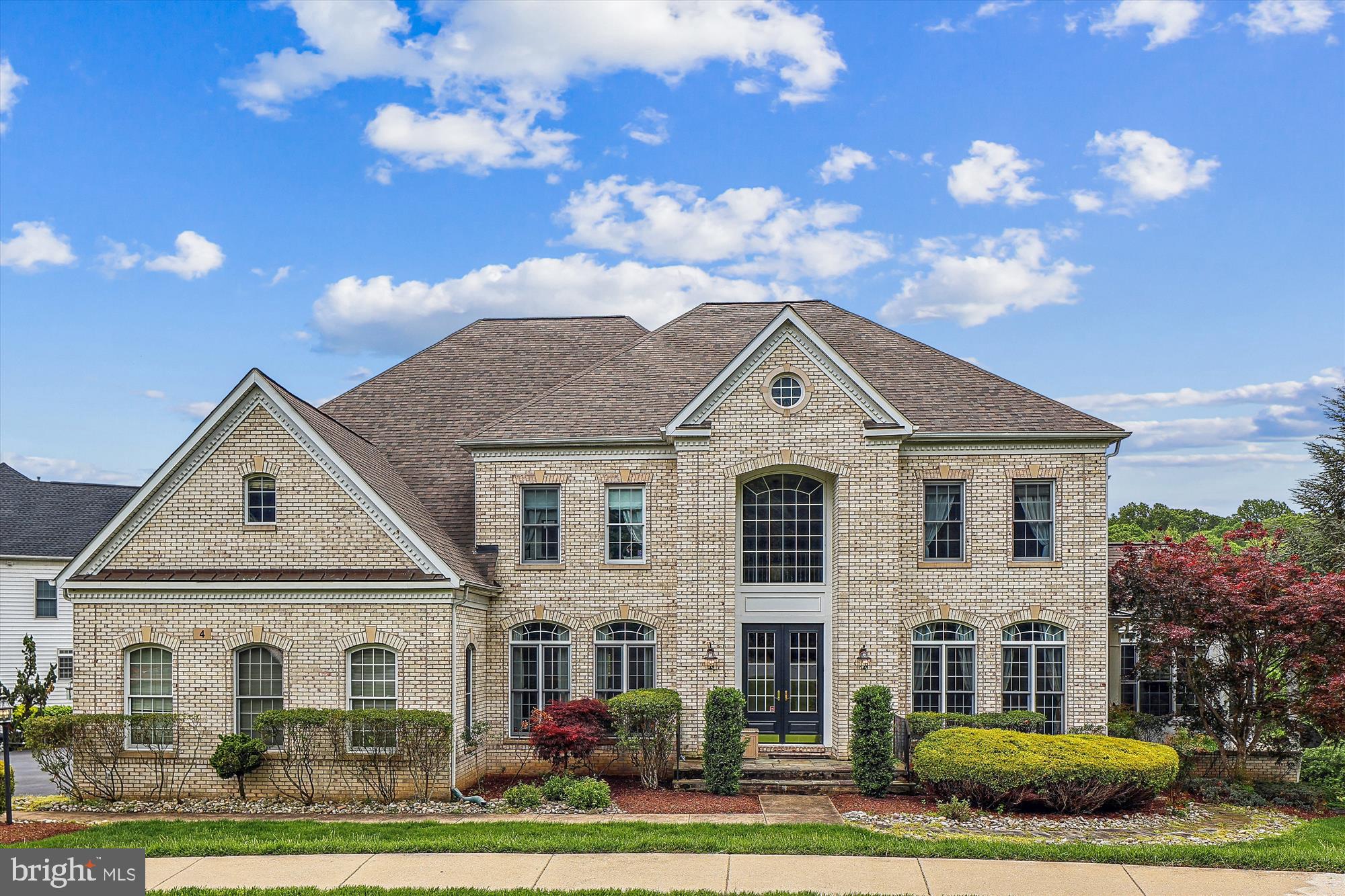 4 HIDDEN PONDS COURT