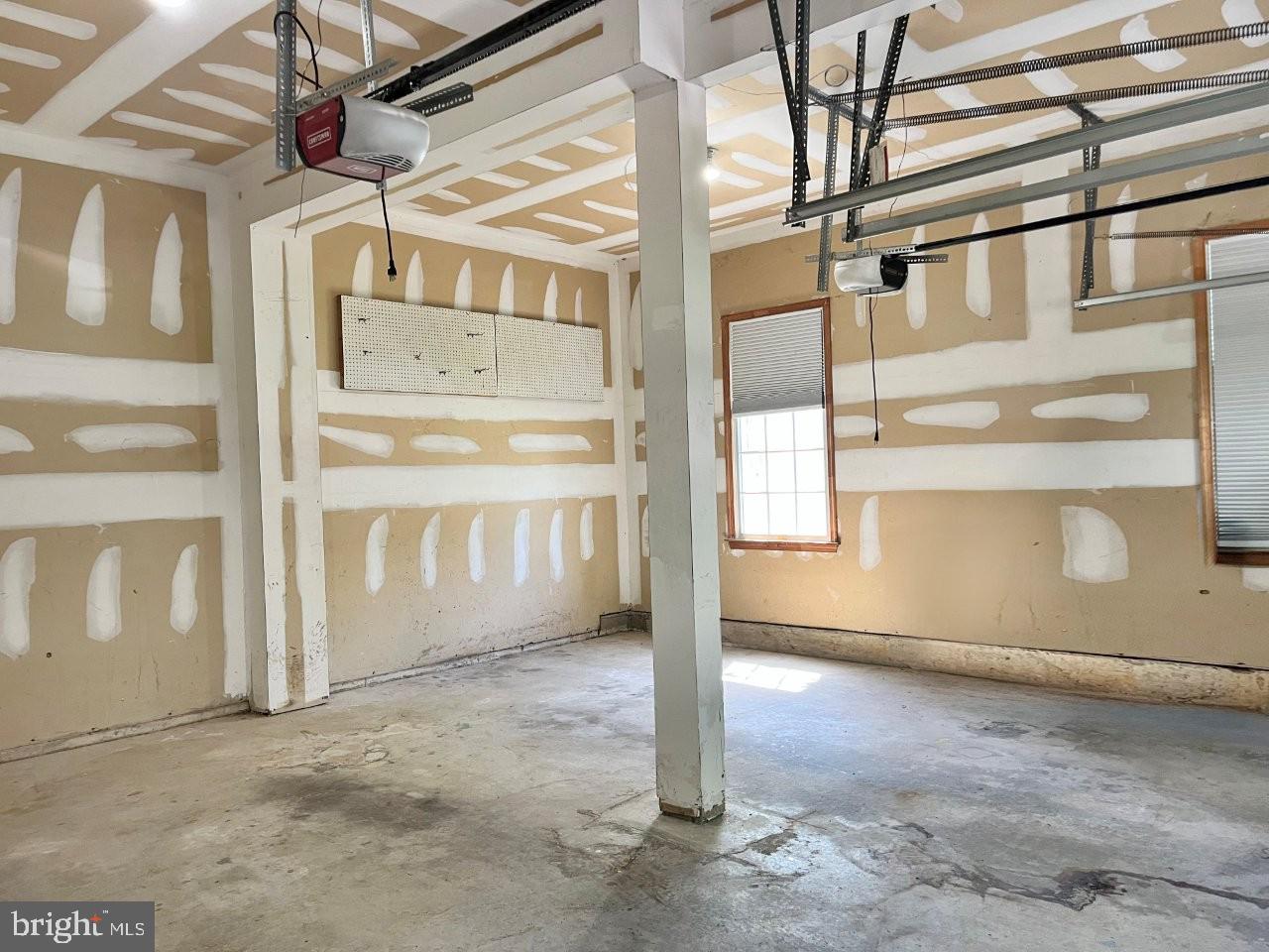 WILLIAMSBURG - Residential