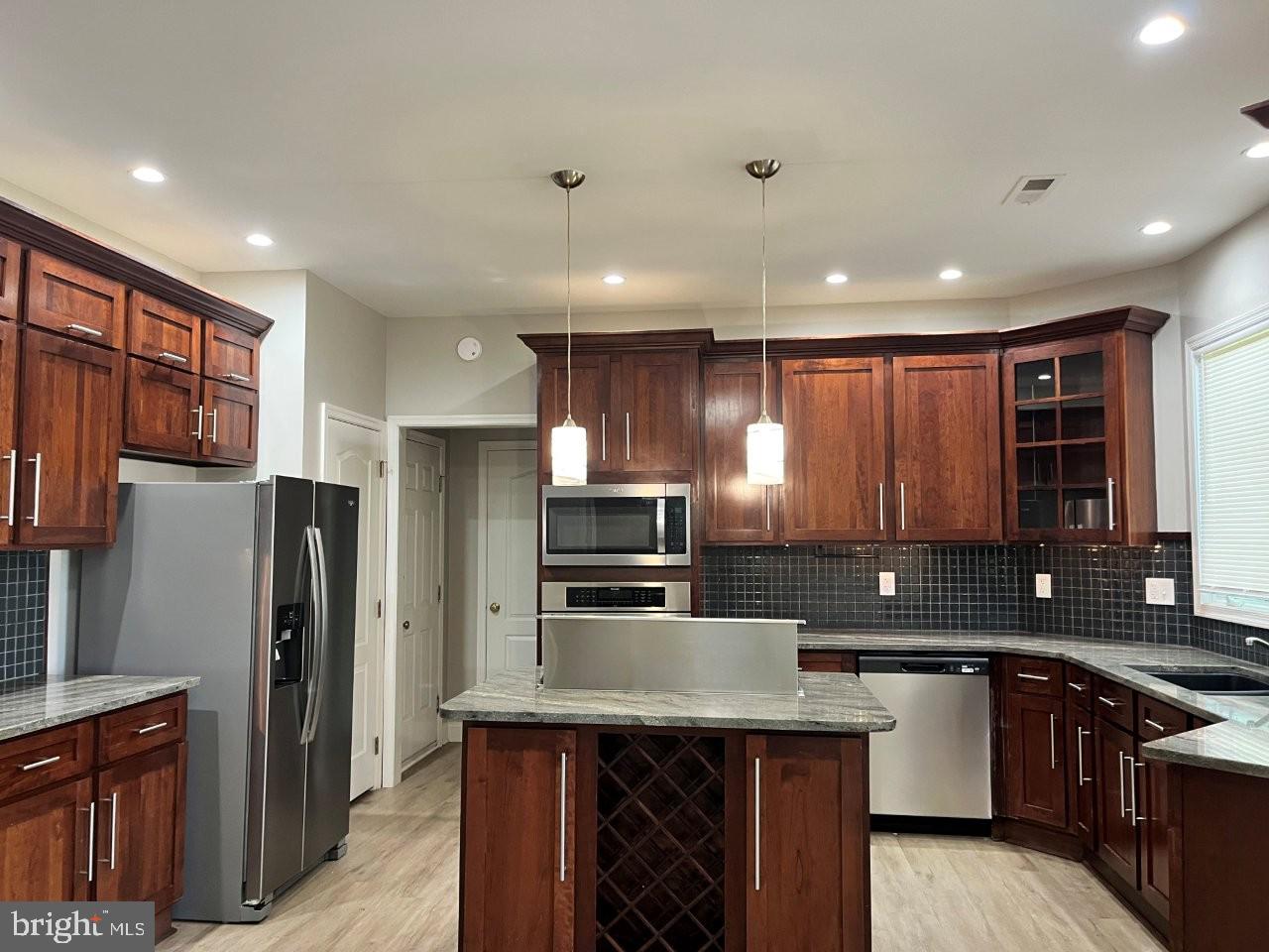 WILLIAMSBURG - Residential