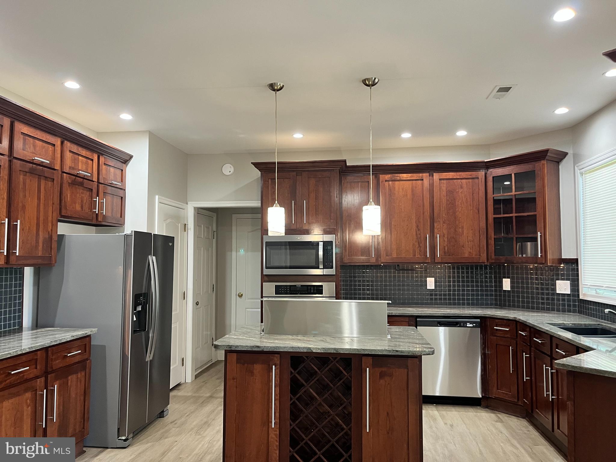 WILLIAMSBURG - Residential