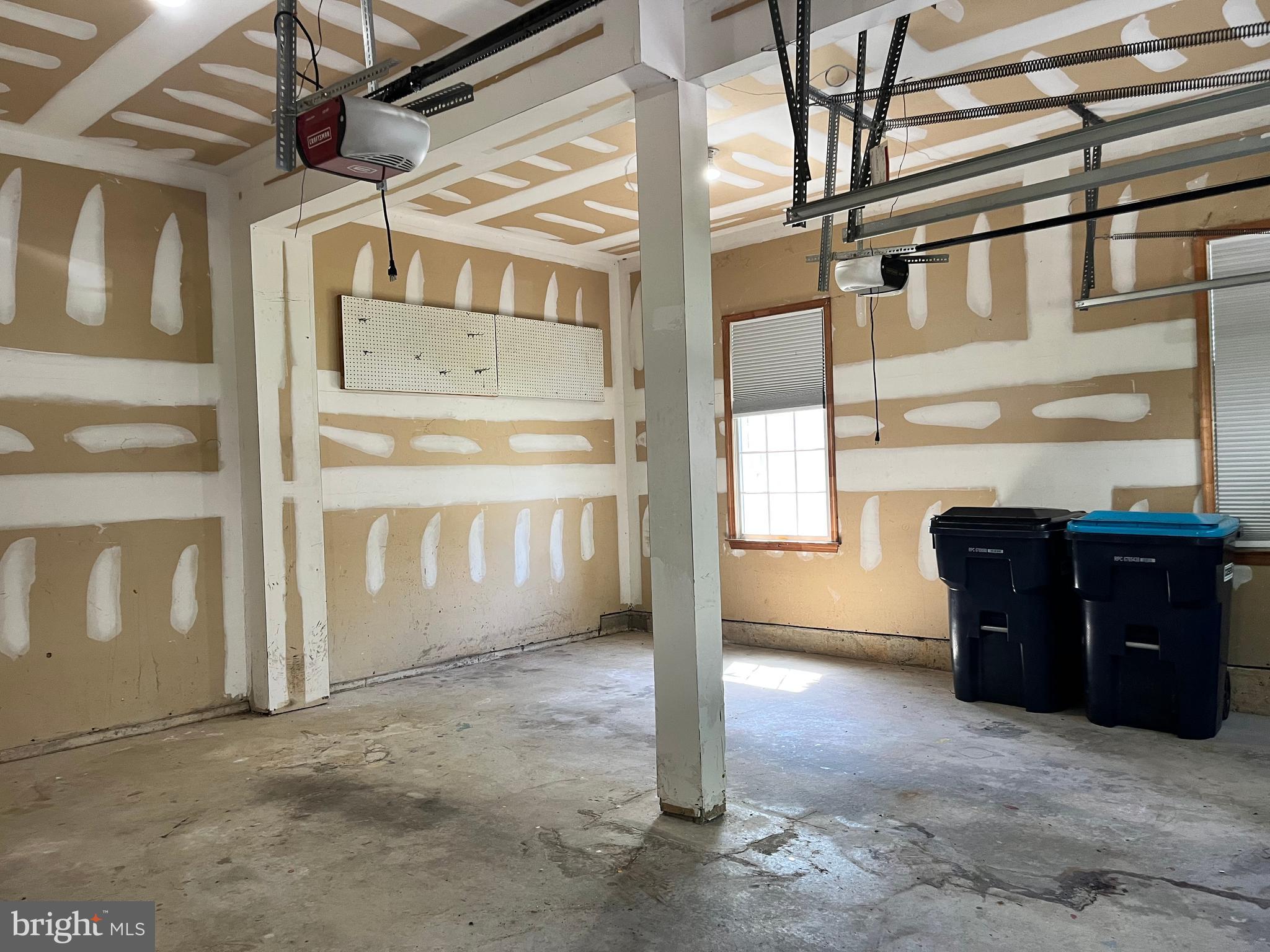 WILLIAMSBURG - Residential