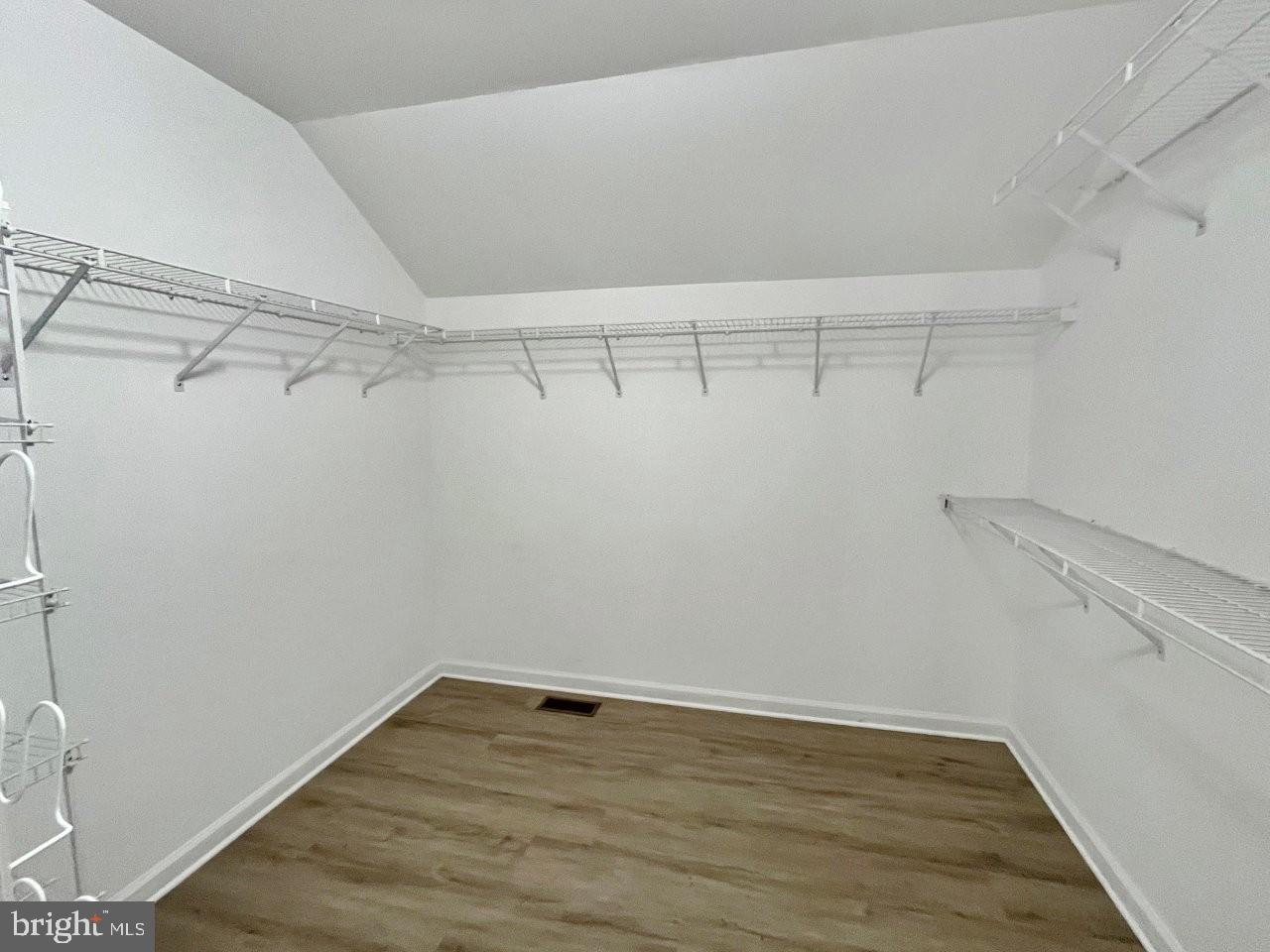 WILLIAMSBURG - Residential