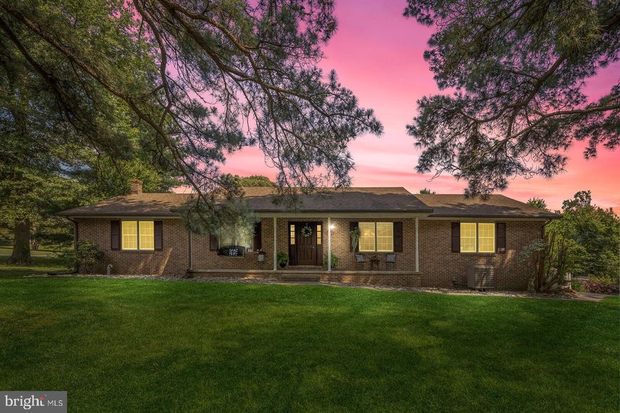 BEAUTIFUL  ONE-OWNER BRICK RANCH HOME IN THE SOUGHT-AFTER WATER ORIENTED COMMUNITY OF SHOREWOOD ESTATES.  3 BEDROOMS,  2 FULL BATHS WITH A FULL UNFINISHED BASEMENT WITH ONE BATH. KITCHEN HAS STAINLESS STEEL APPLIANCES; COUNTEROPS ARE SOLID SURFACE, 42 INCH CABINETS AND TONS OF CABINETS FOR STORAGE.  STUNNING REMODELED BATHROOMS WITH TILE. OPEN FLOOR PLAN FROM THE KITCHEN TO FAMILY ROOM WITH DOUBLE DOORS LEADING OUT TO THE FENCED-IN HARDSCAPE BACKYARD.  ENJOY A 16X35 IN-GROUND POOL.  ON THE SIDE OF THE HOME FEATURES A BEAUTIFUL 4 SEASON PORCH THAT LEADS OUT TO A COMPOSITE DECK. SIDE ENTRANCE 2 CAR GARAGE.  STROLL DOWN TO THE PRIVATE BEACH AREA OR PUT YOUR BOAT IN THE WATER.  VOLUNTARY HOA.  ONLY 15 MINUTES FROM MIDDLETOWN, DE AND 30 MINUTES FROM CHRISTIANA HOSPITAL.  Don't miss out on this home!