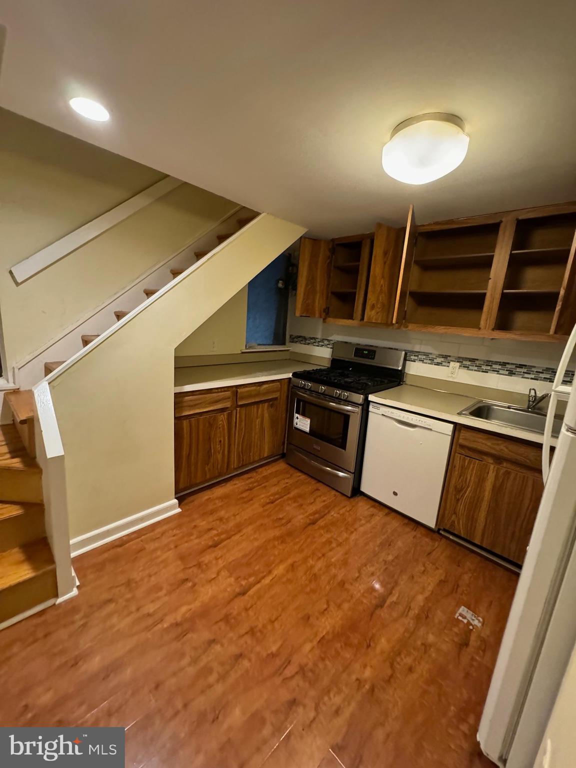 AVENUE OF THE ARTS - Residential Lease