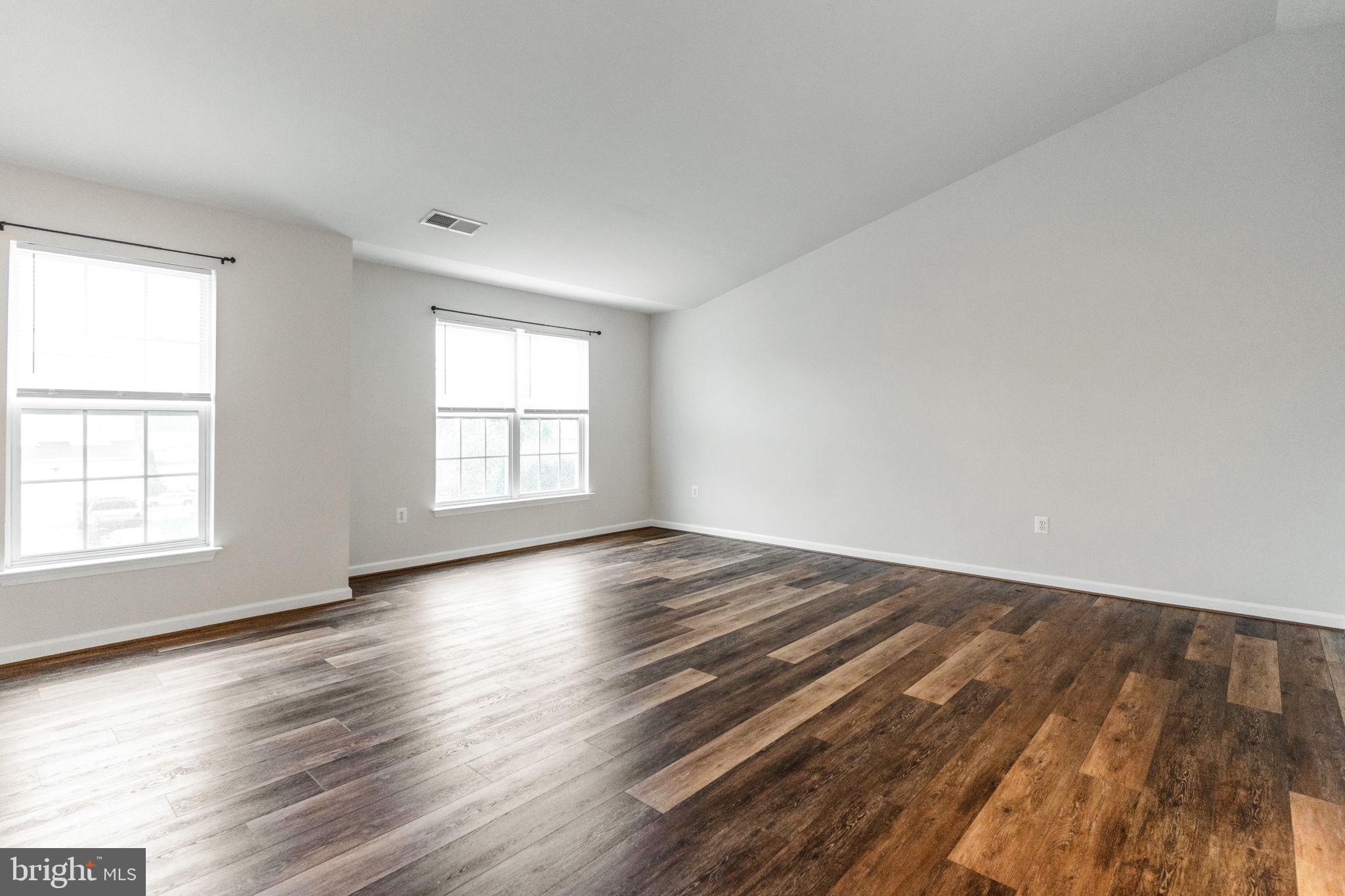 THE FALLS AT LEE'S PARKE - Residential Lease