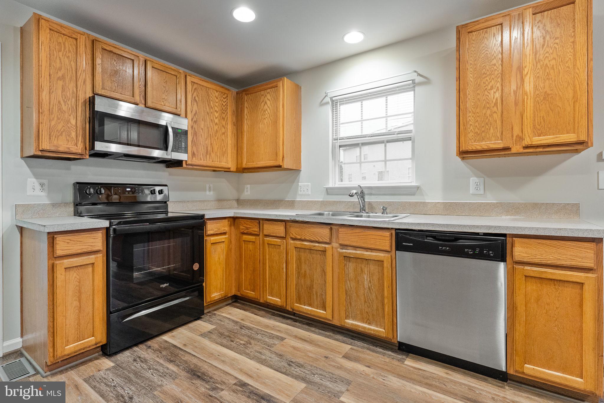 THE FALLS AT LEE'S PARKE - Residential Lease