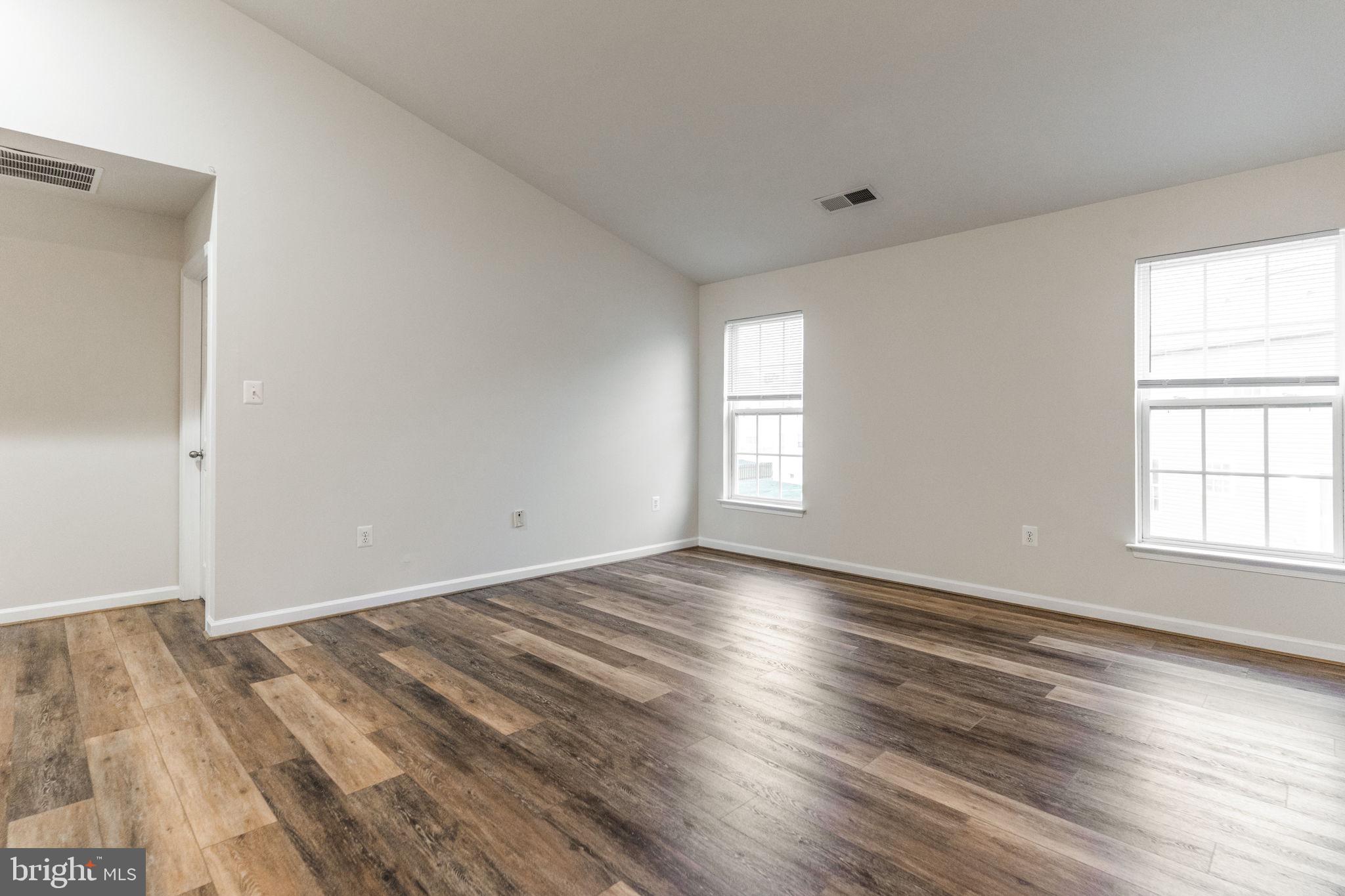 THE FALLS AT LEE'S PARKE - Residential Lease