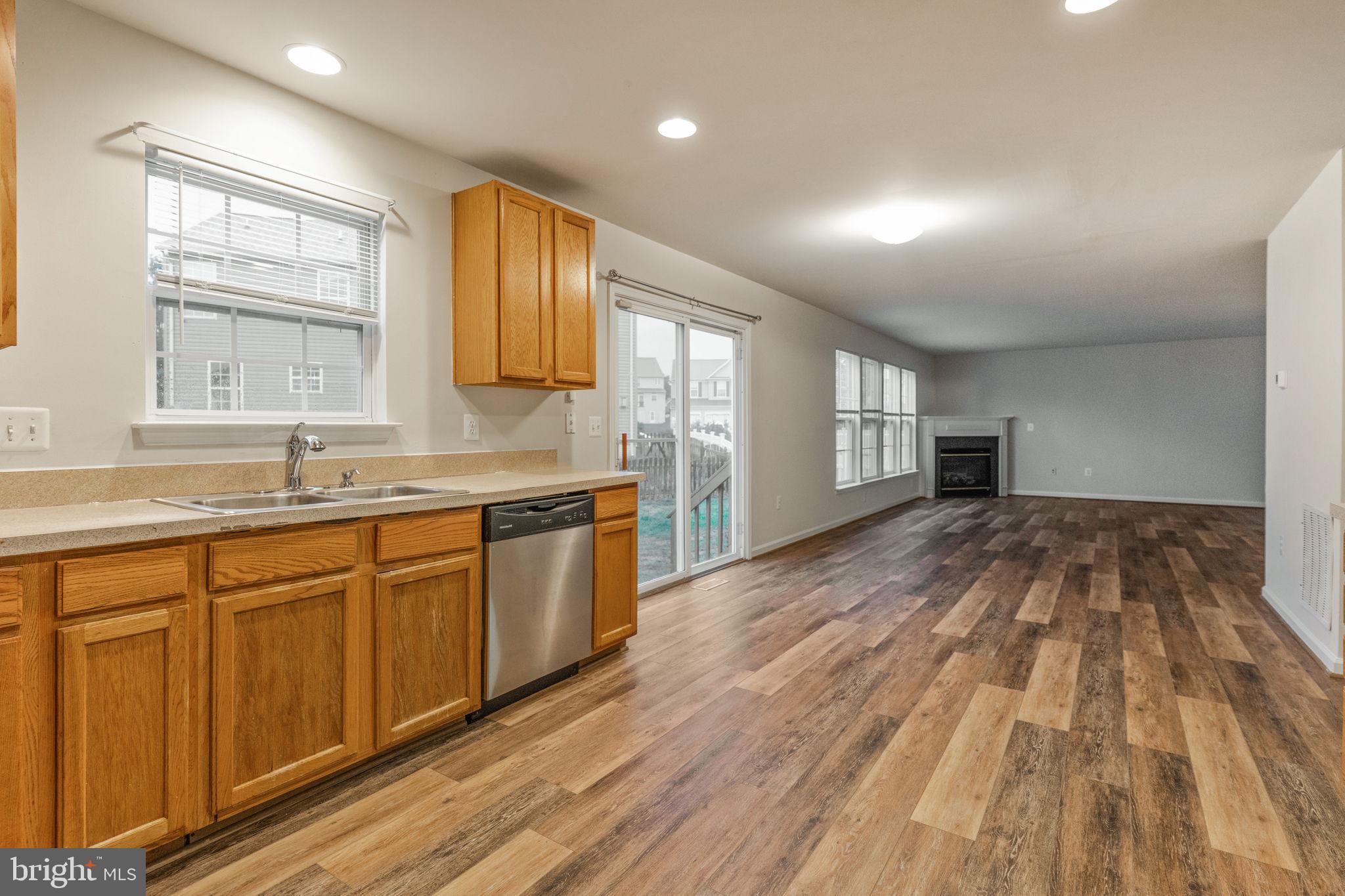 THE FALLS AT LEE'S PARKE - Residential Lease