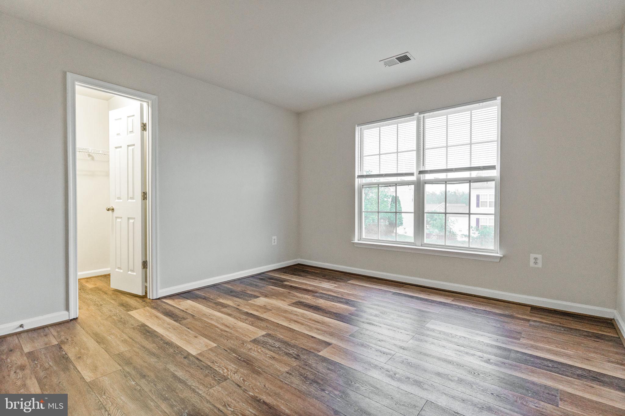 THE FALLS AT LEE'S PARKE - Residential Lease