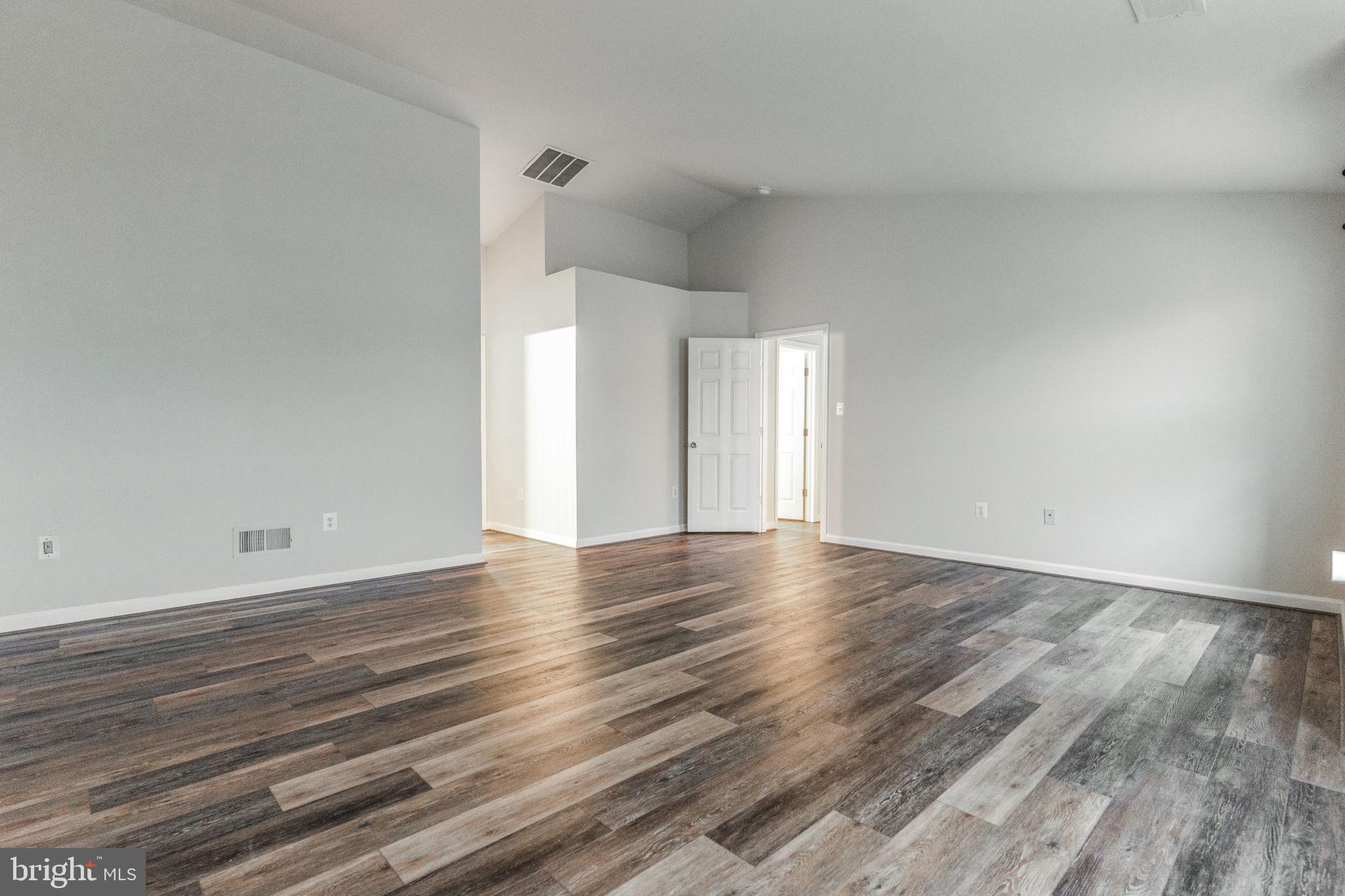 THE FALLS AT LEE'S PARKE - Residential Lease