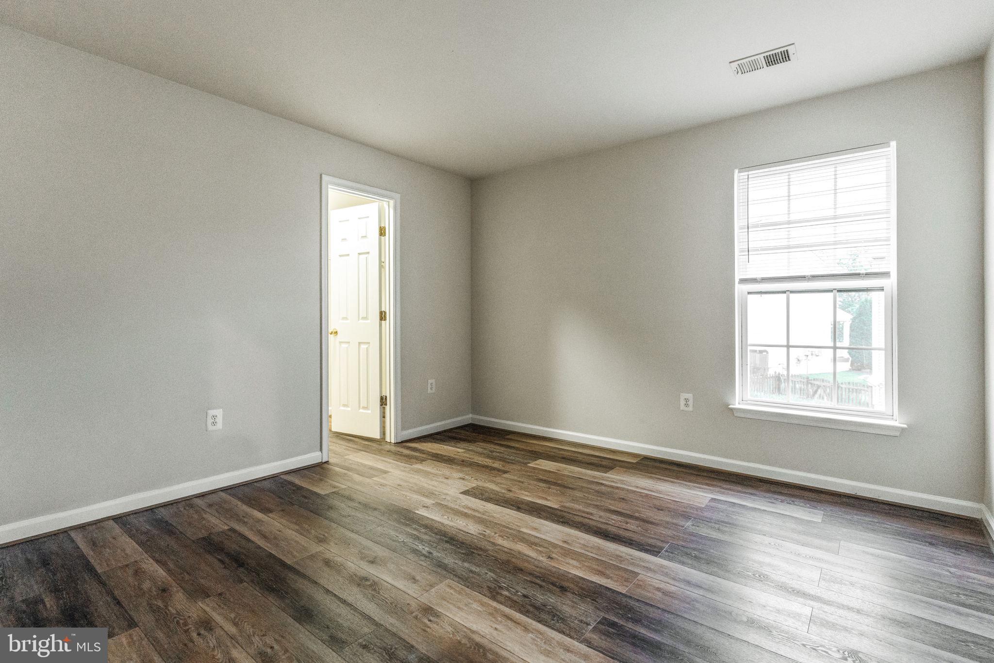 THE FALLS AT LEE'S PARKE - Residential Lease