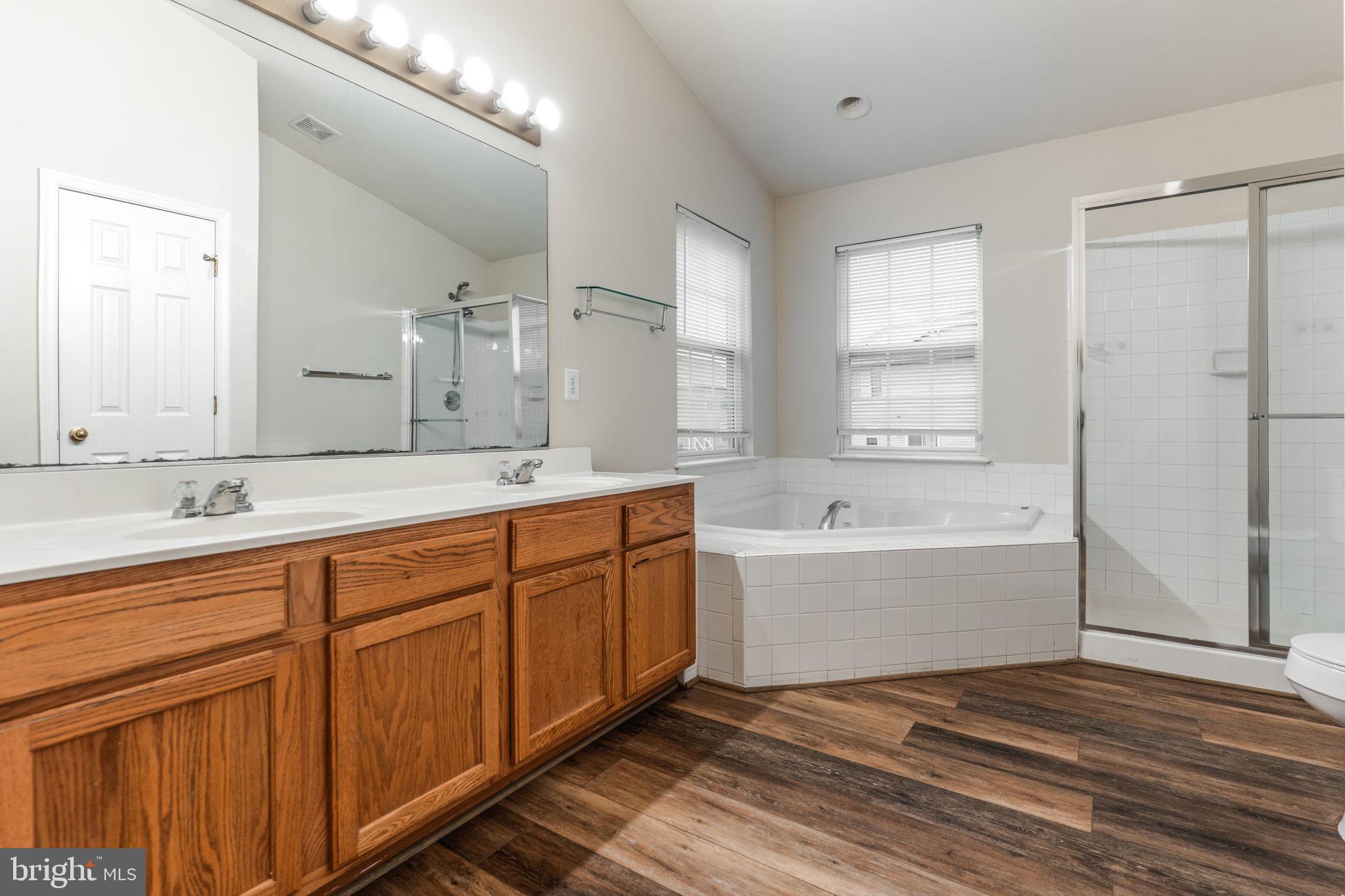 THE FALLS AT LEE'S PARKE - Residential Lease