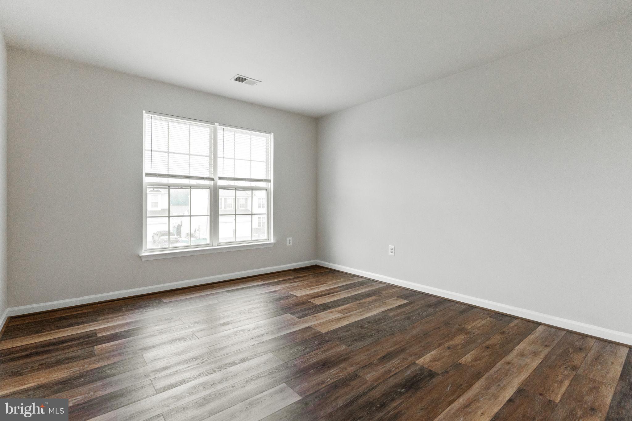 THE FALLS AT LEE'S PARKE - Residential Lease