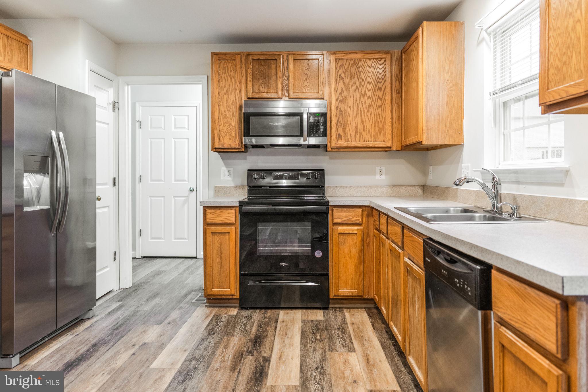 THE FALLS AT LEE'S PARKE - Residential Lease