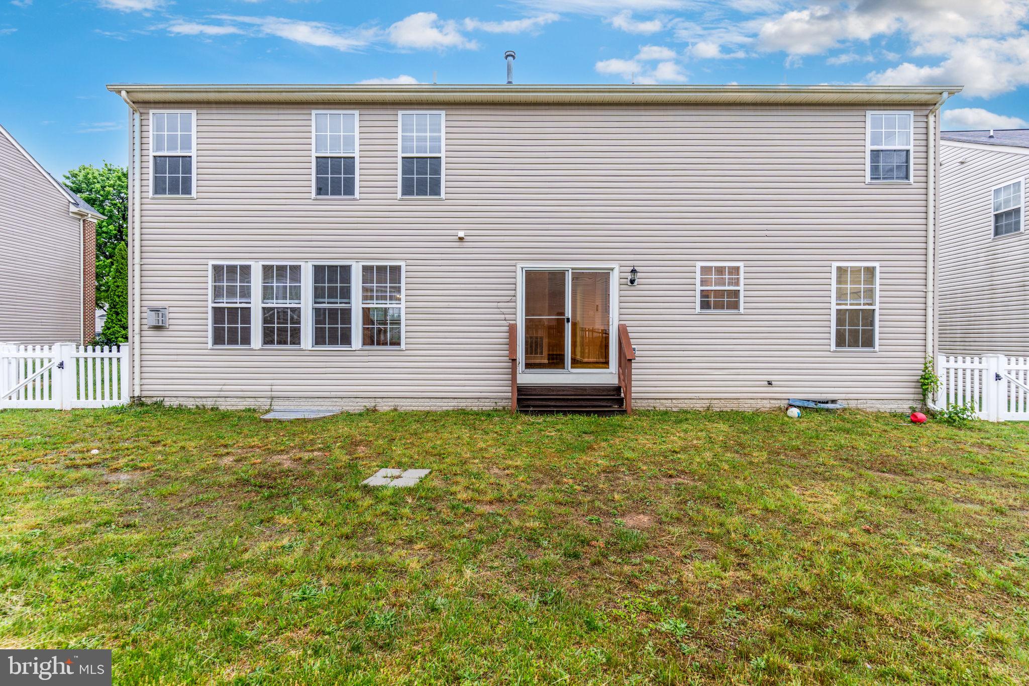 THE FALLS AT LEE'S PARKE - Residential Lease