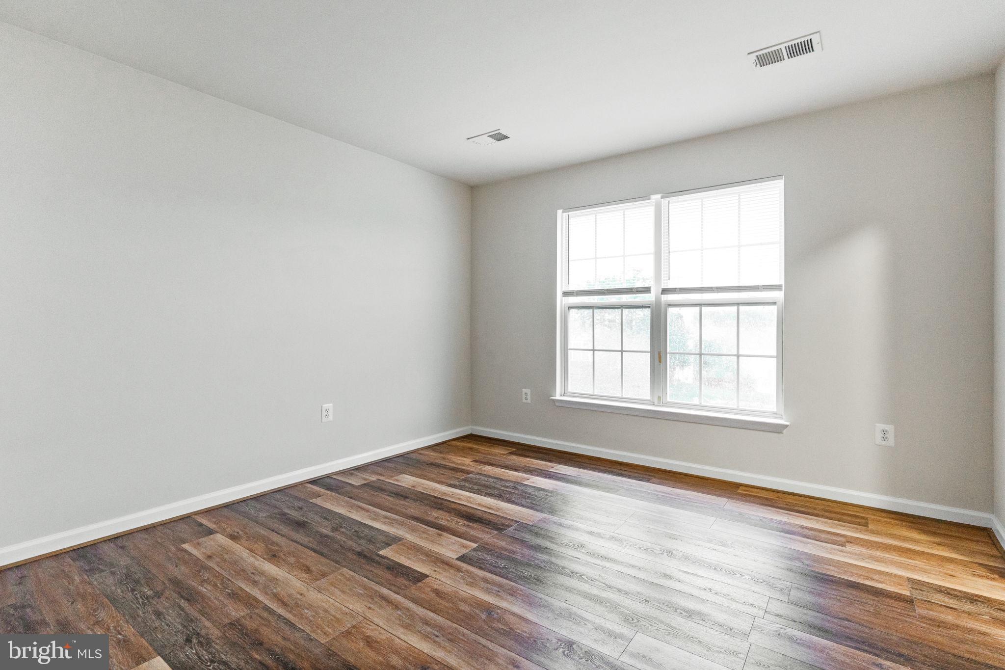 THE FALLS AT LEE'S PARKE - Residential Lease