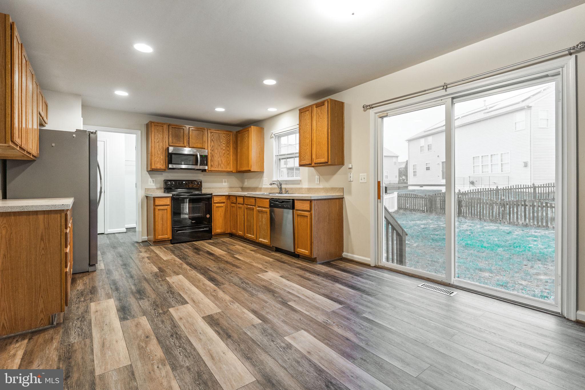 THE FALLS AT LEE'S PARKE - Residential Lease