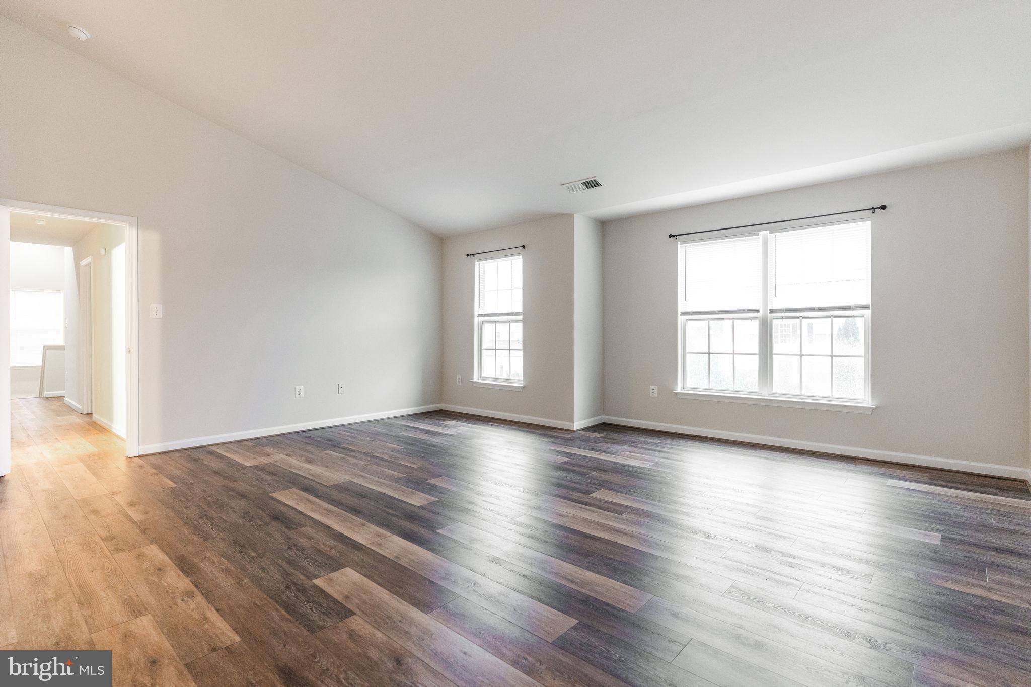 THE FALLS AT LEE'S PARKE - Residential Lease