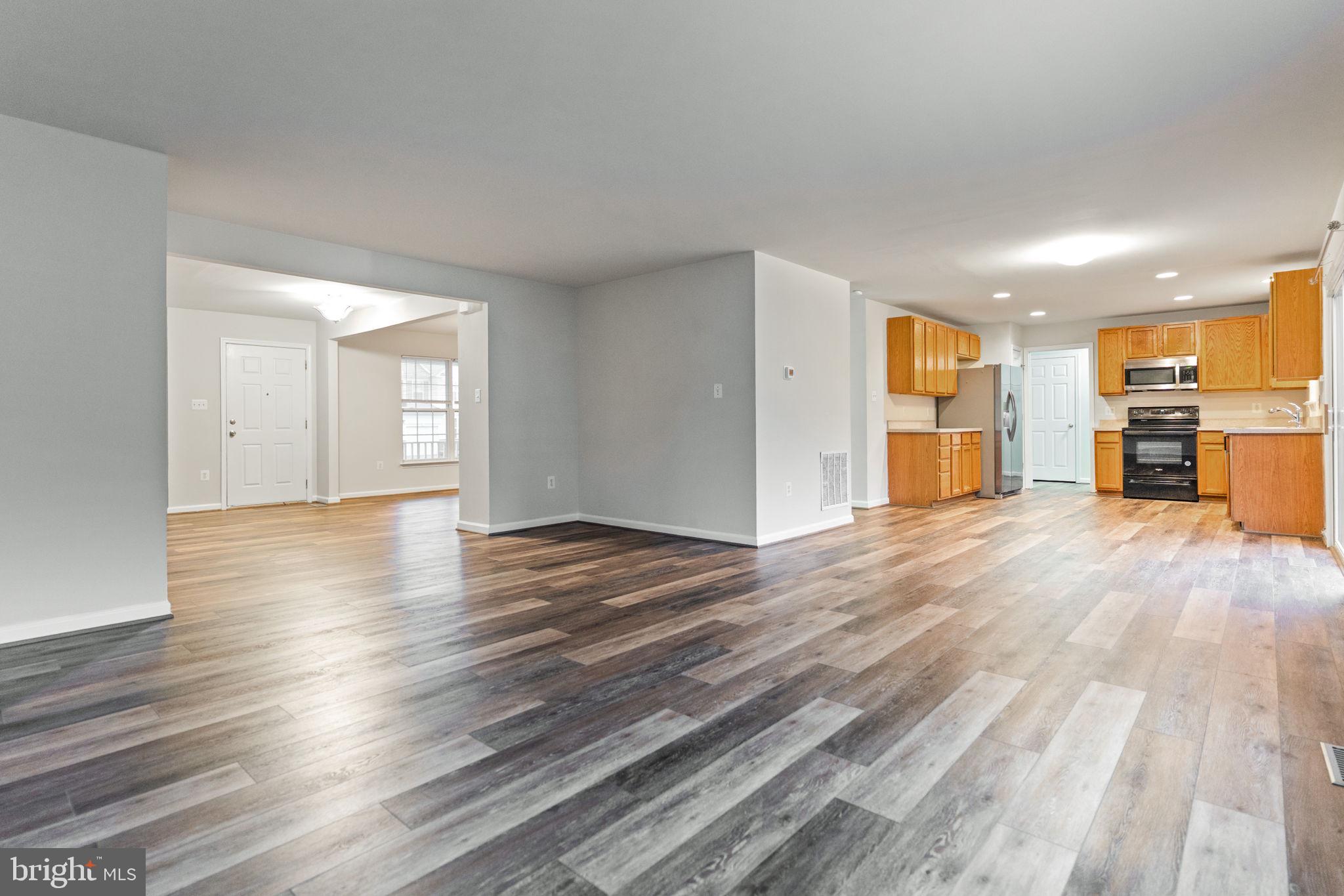 THE FALLS AT LEE'S PARKE - Residential Lease