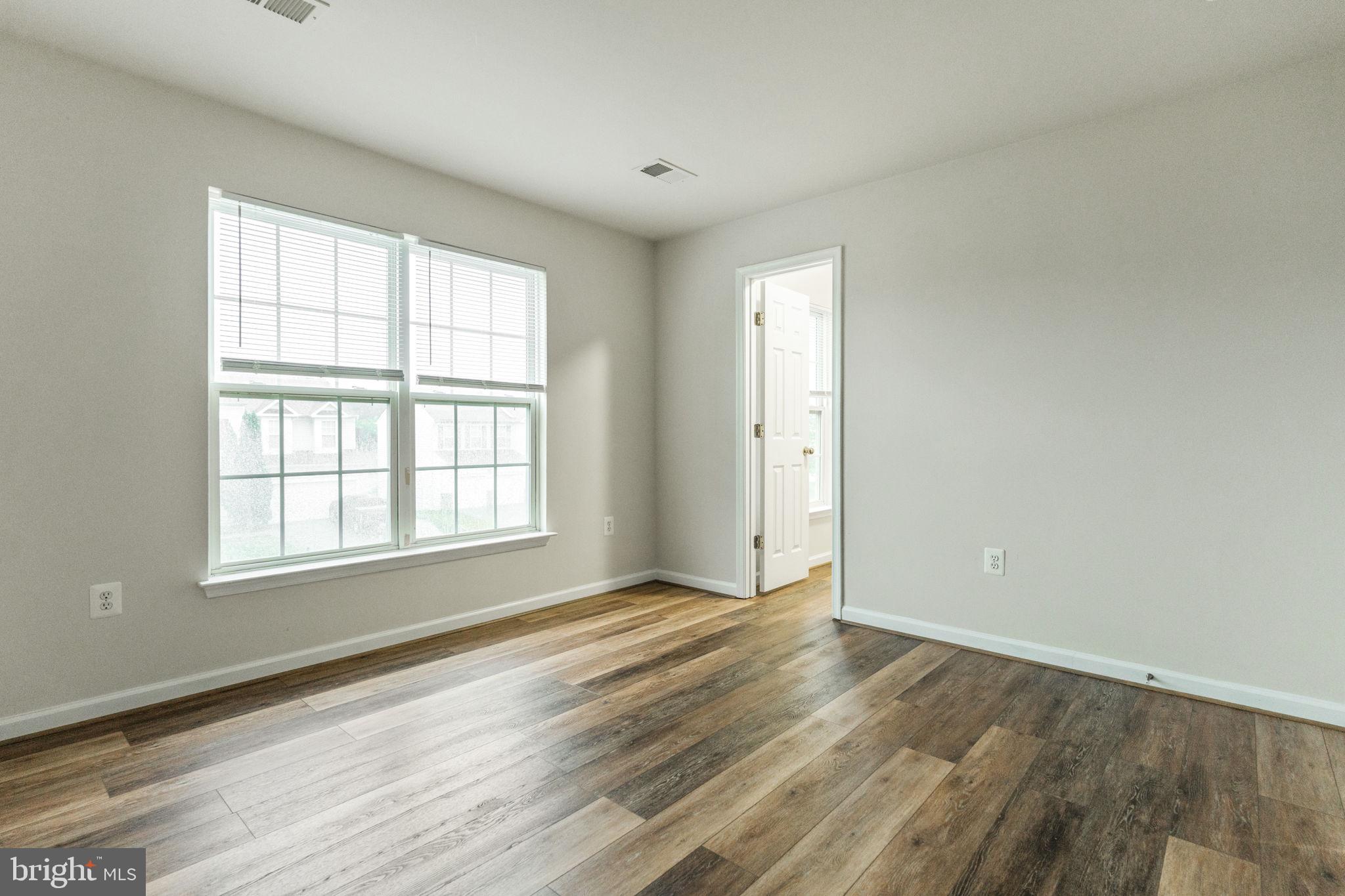 THE FALLS AT LEE'S PARKE - Residential Lease