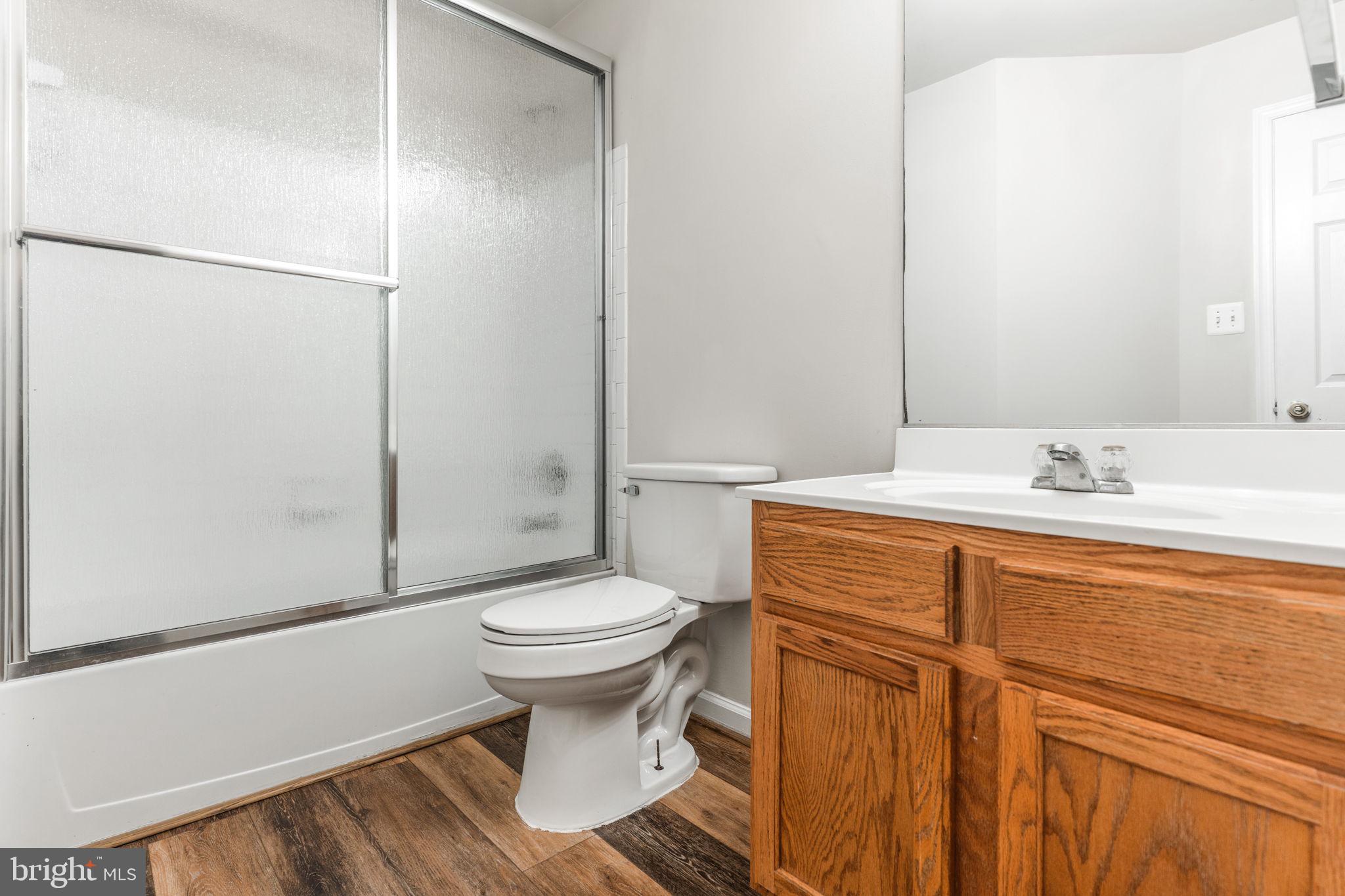 THE FALLS AT LEE'S PARKE - Residential Lease