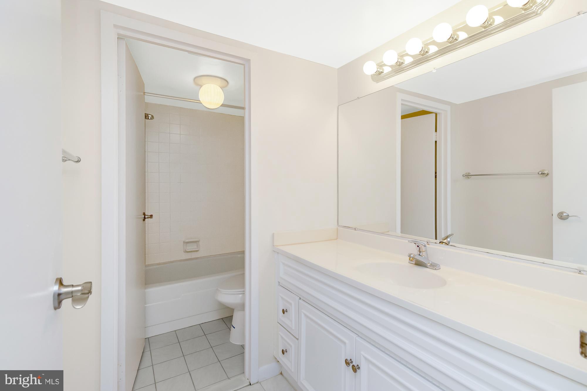 THE RIDGELY - Residential