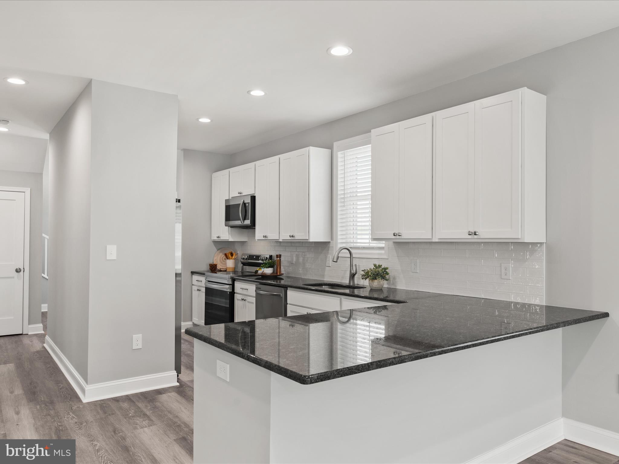 SWANN KEYS - Residential