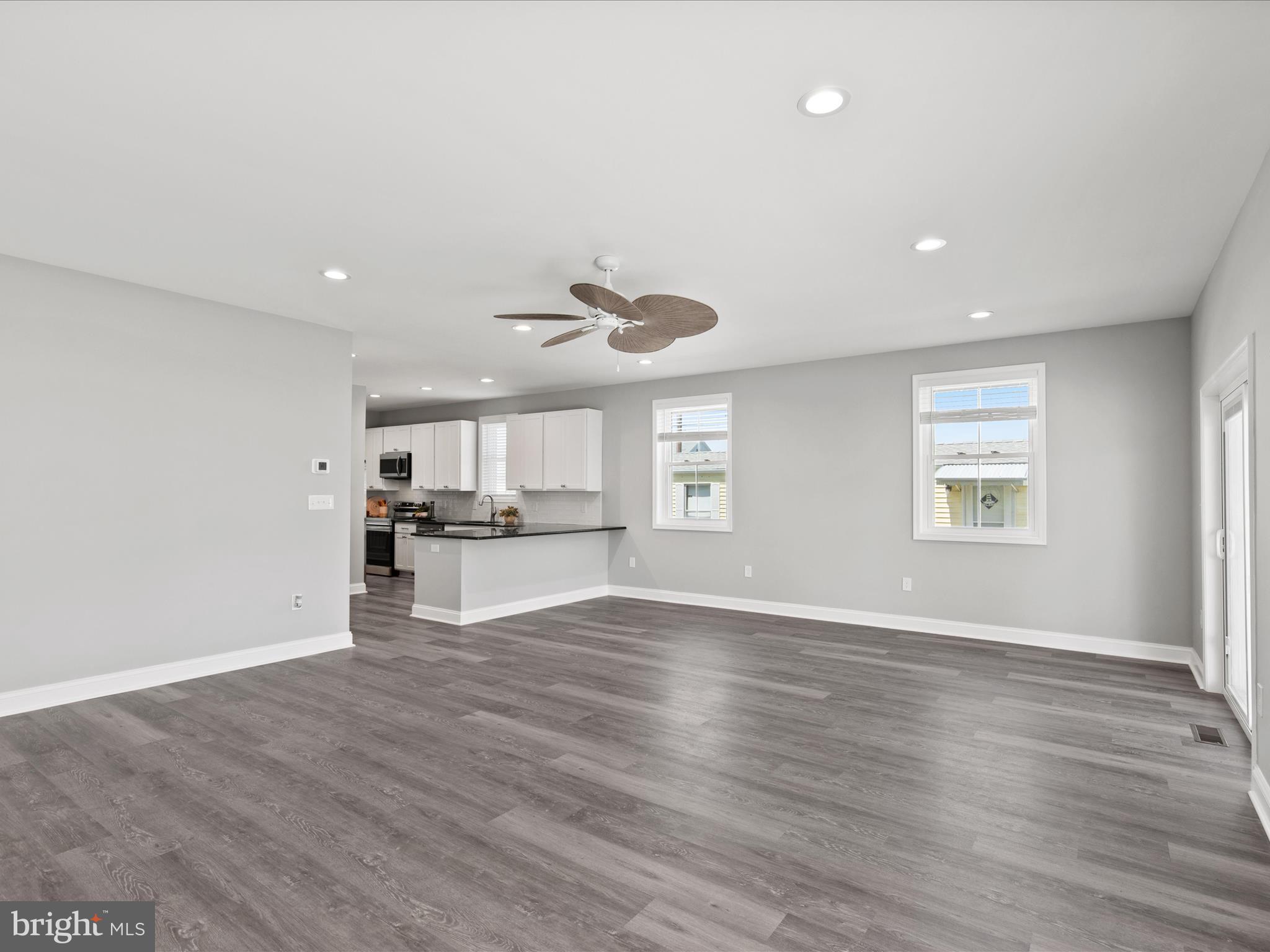 SWANN KEYS - Residential