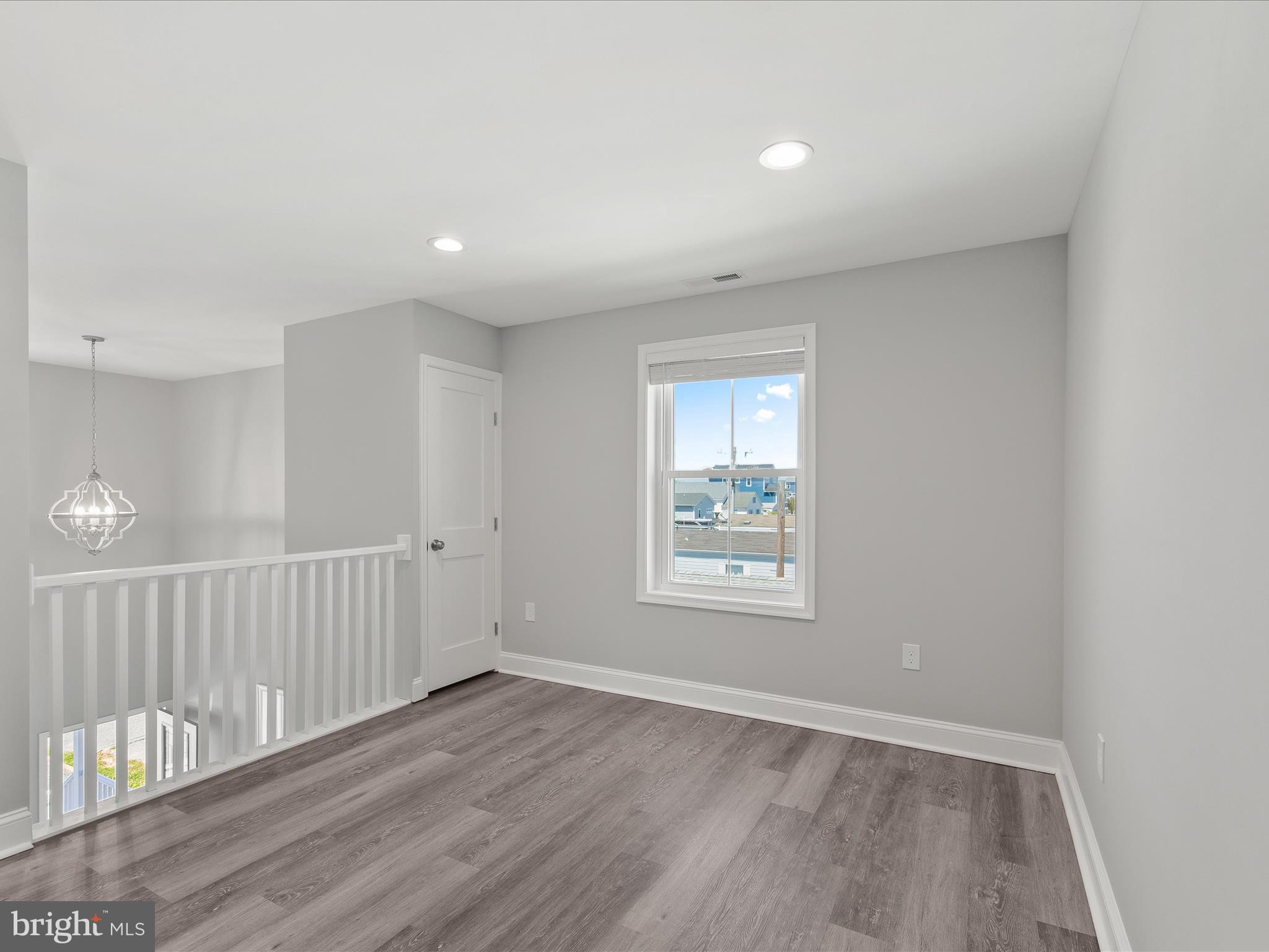 SWANN KEYS - Residential