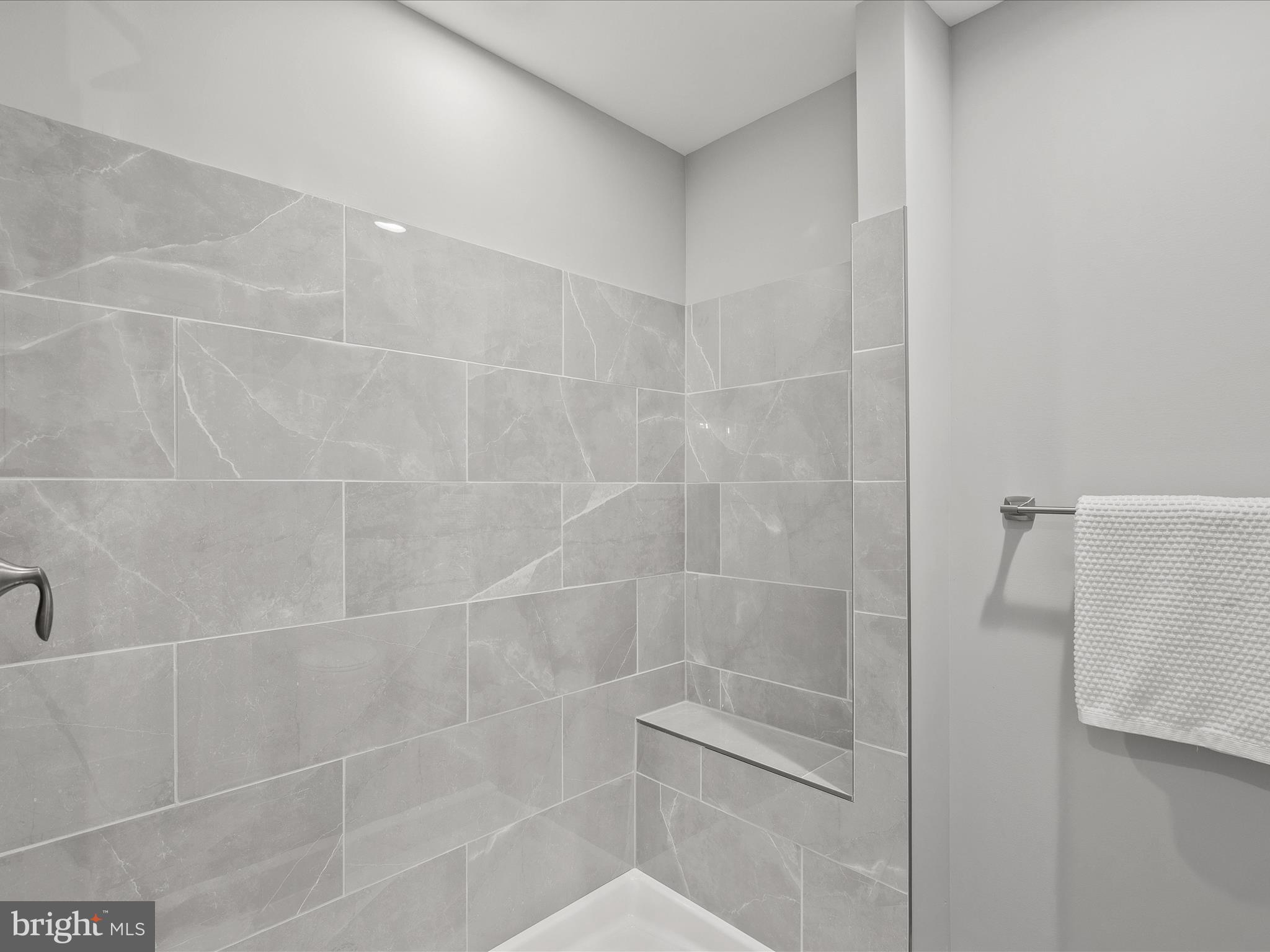 SWANN KEYS - Residential