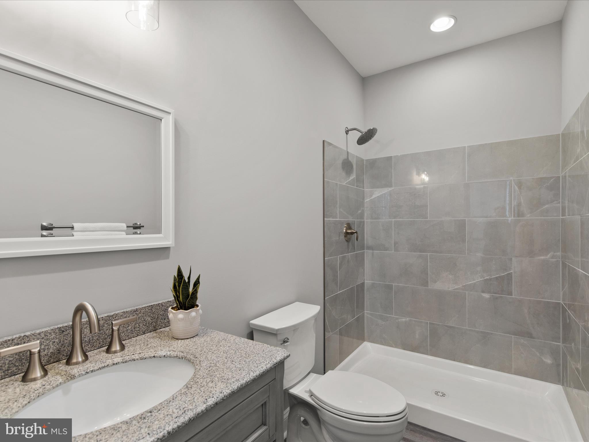 SWANN KEYS - Residential