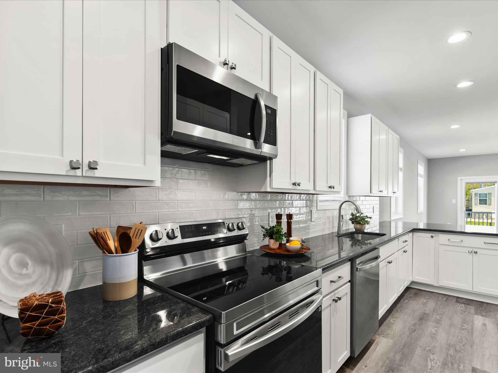 SWANN KEYS - Residential