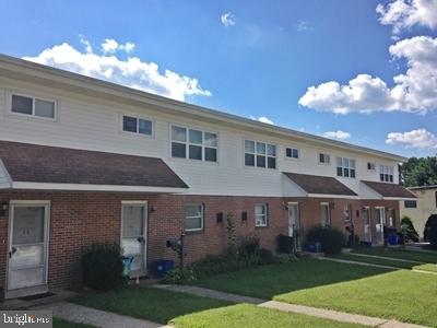 Heatherwood Townhouses - Dallastown - 2 bedrooms, living room, large eat-in kitchen, private covered patio, washer/dryer, CAC and oversized 1-car garage.