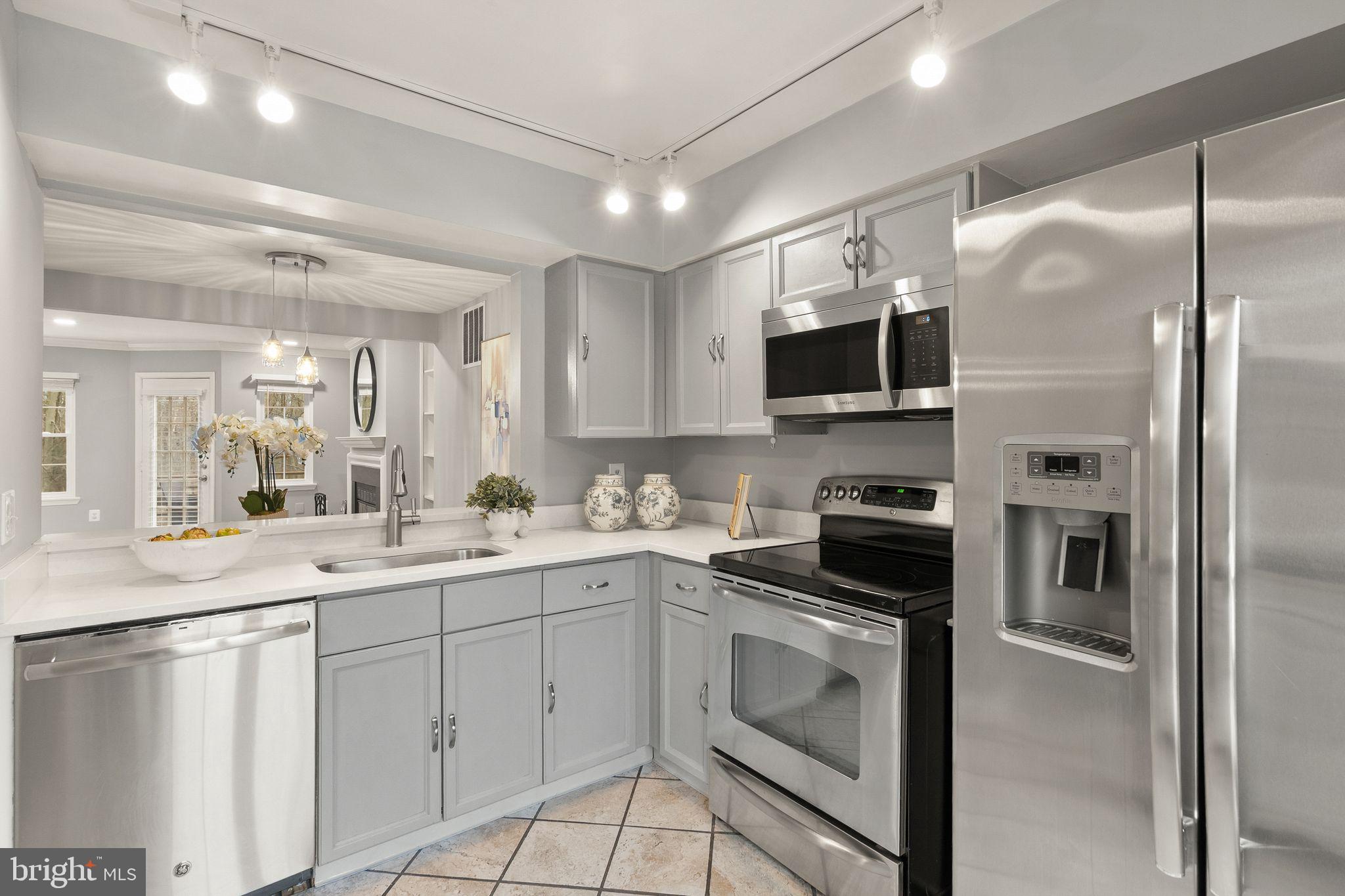 5716 EVERGREEN KNOLL COURT