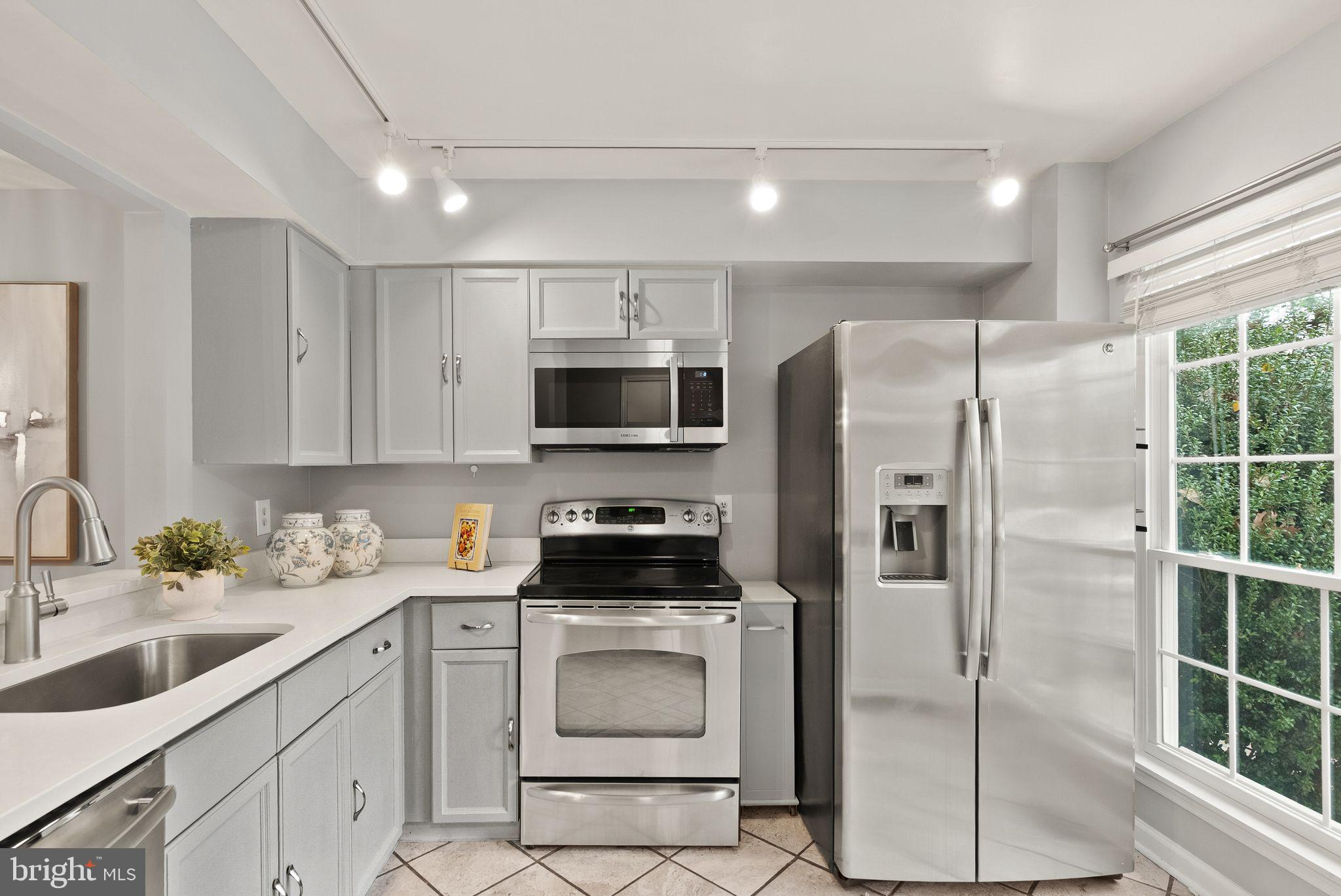 5716 EVERGREEN KNOLL COURT