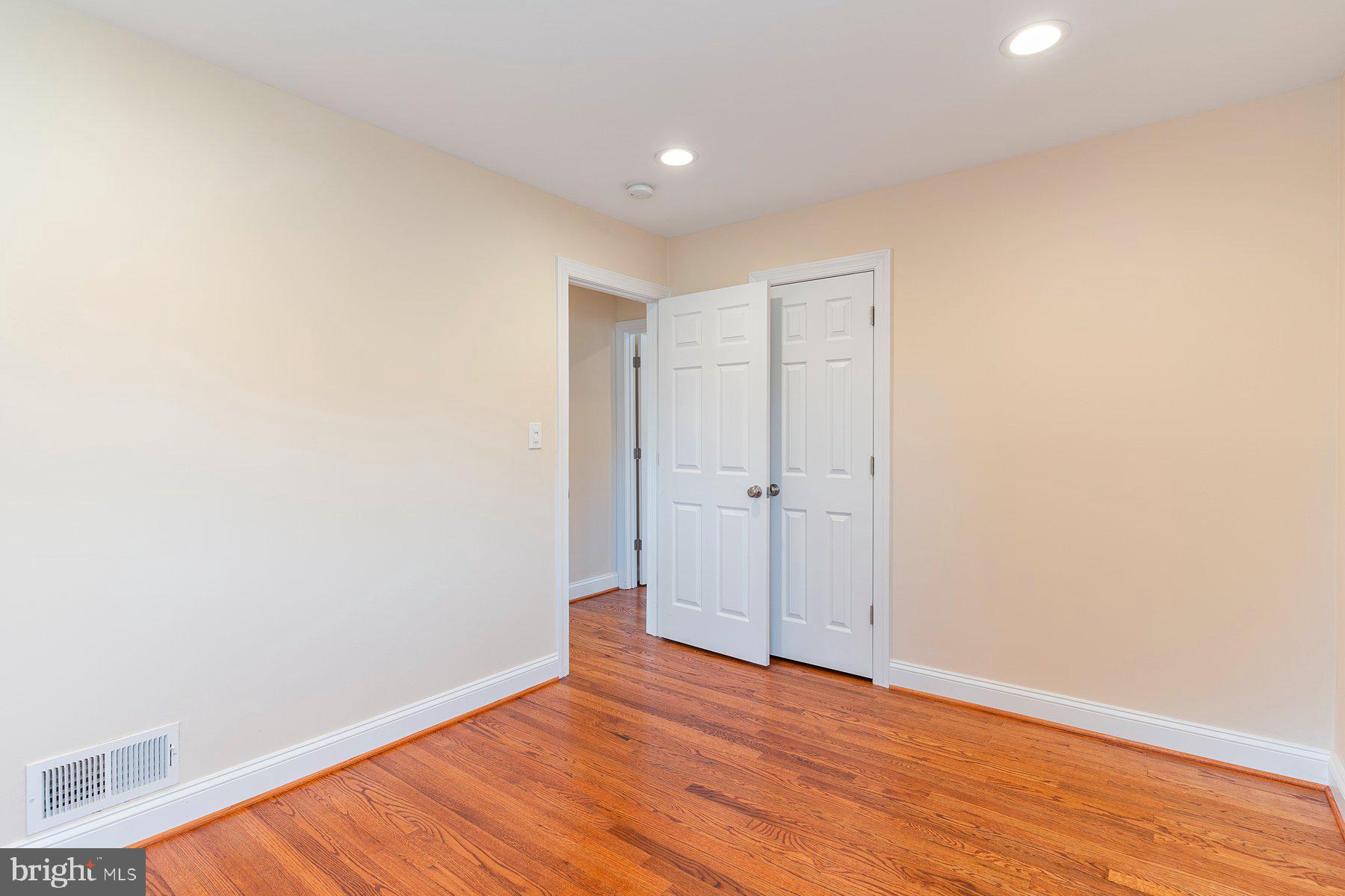 BROOKE MANOR - Residential