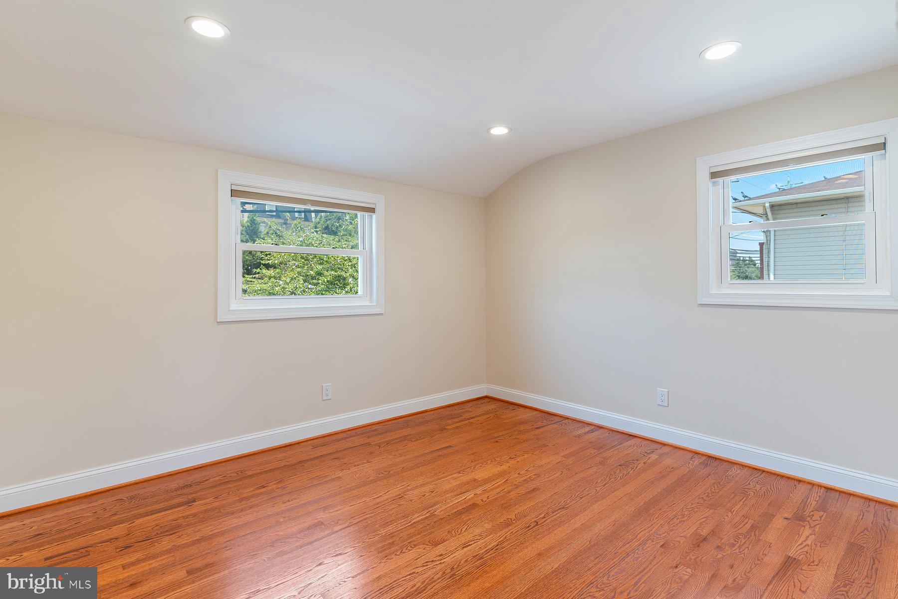 BROOKE MANOR - Residential